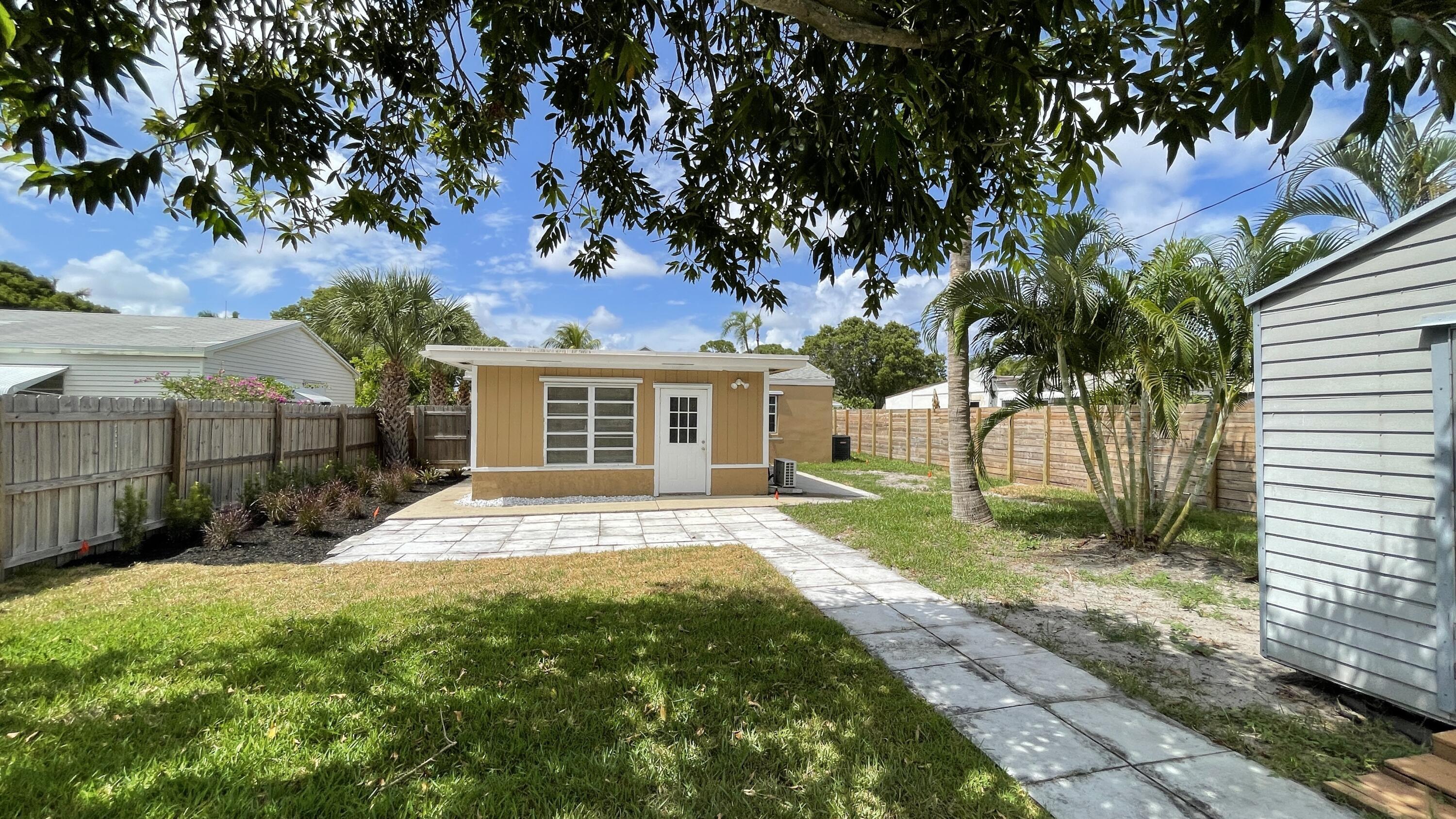 116 E CENTRAL Boulevard, Lantana, FL 33462, Lantana - Photo 2
