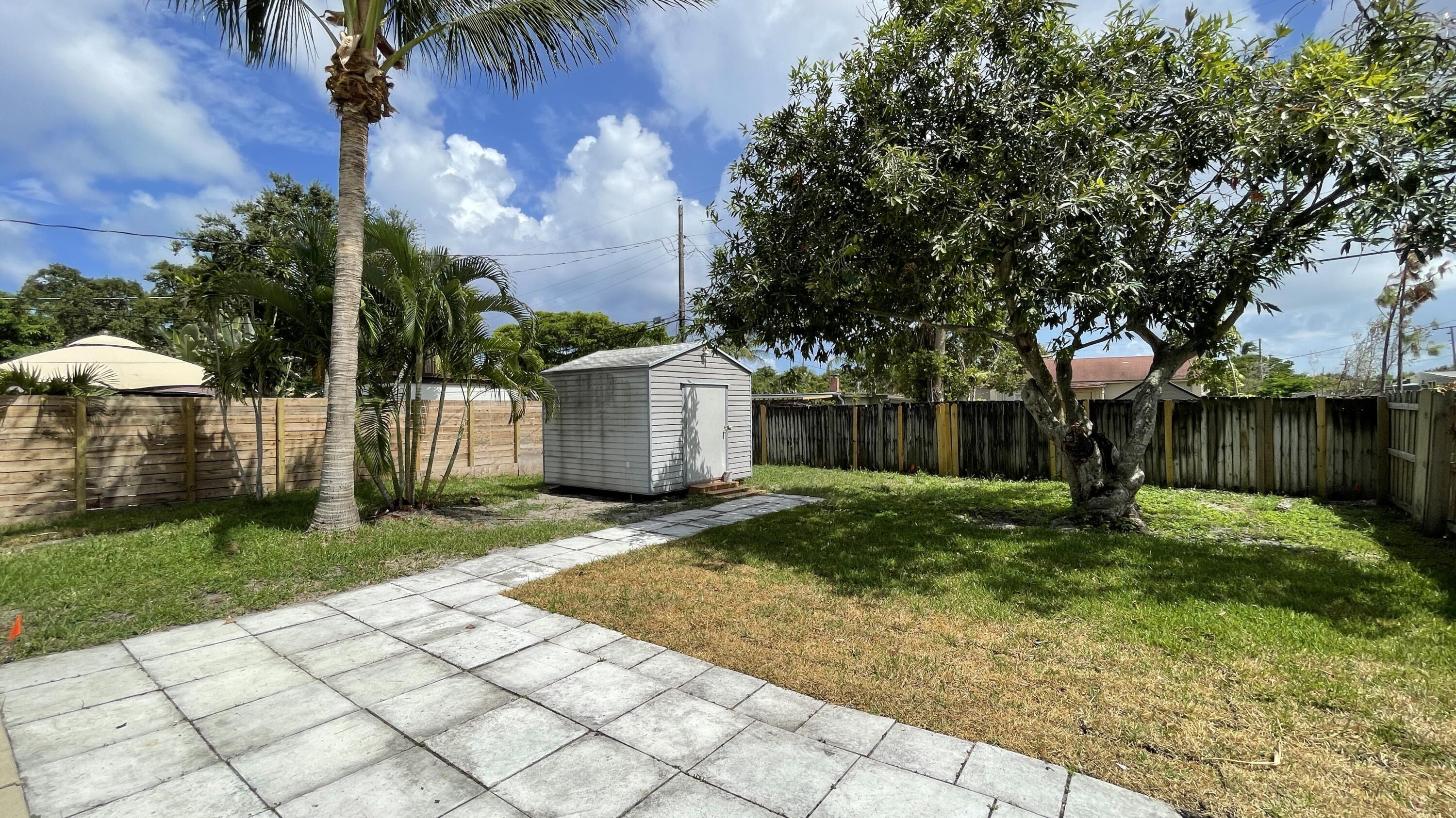 116 E CENTRAL Boulevard, Lantana, FL 33462, Lantana - Photo 4