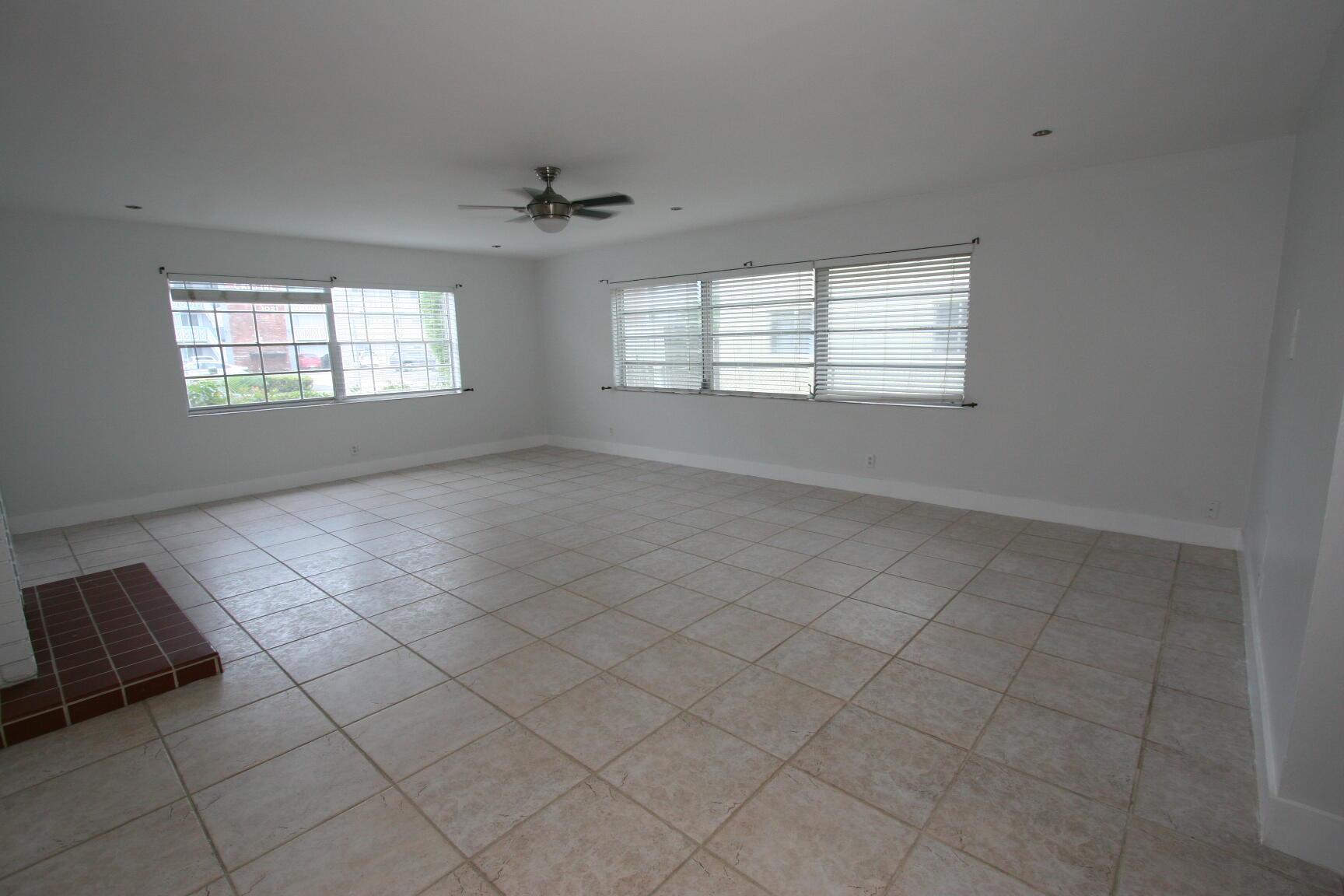 1040 CRYSTAL LAKE Drive 1, Deerfield Beach, FL 33064, Deerfield Beach - Photo 4