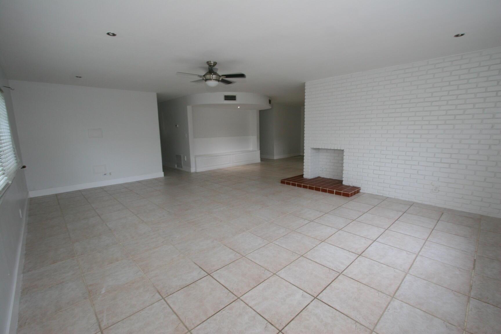 1040 CRYSTAL LAKE Drive 1, Deerfield Beach, FL 33064, Deerfield Beach - Photo 5
