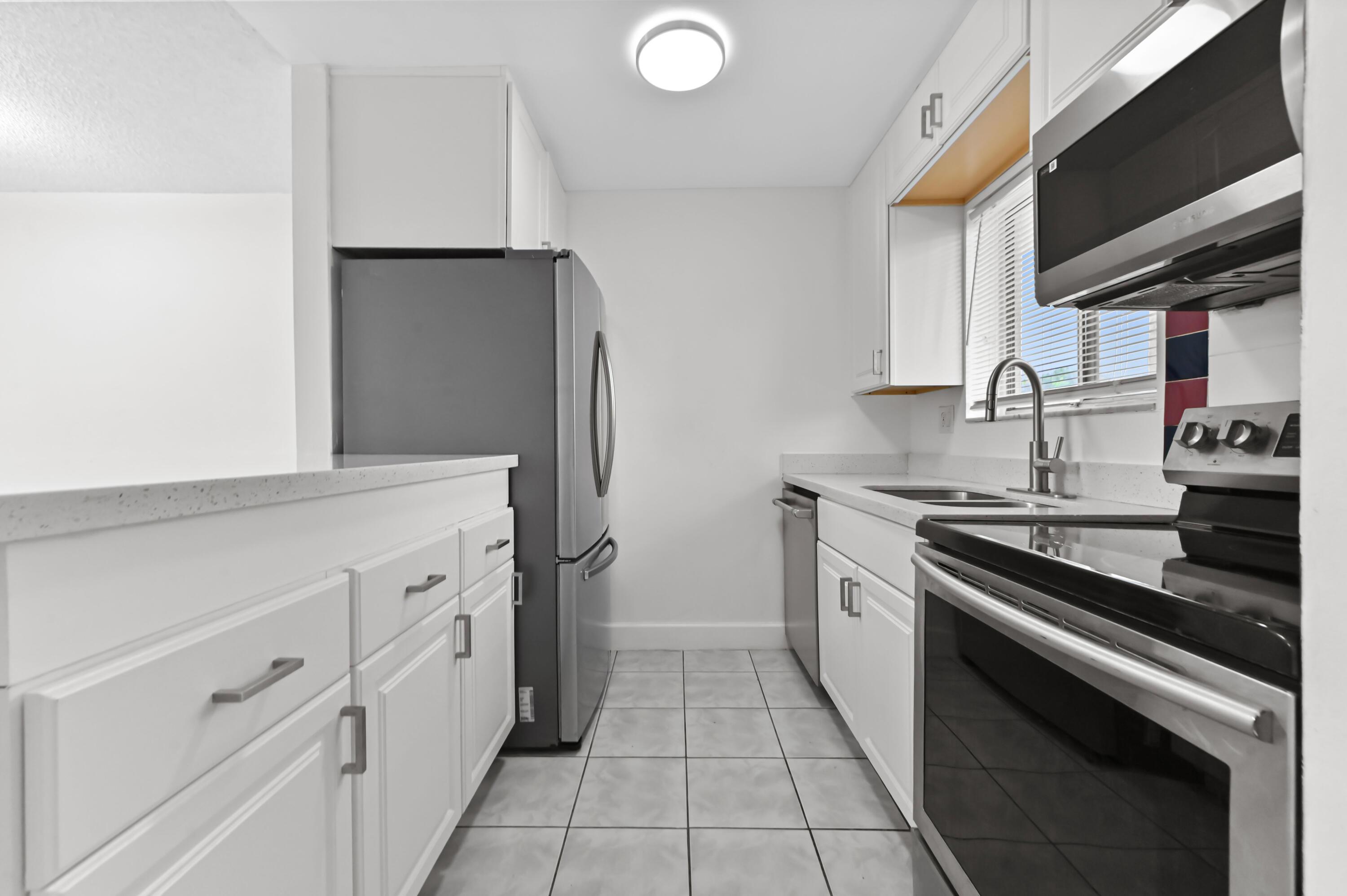 6034 Forest Hill Boulevard 107, West Palm Beach, FL 33415, West Palm Beach - Photo 5