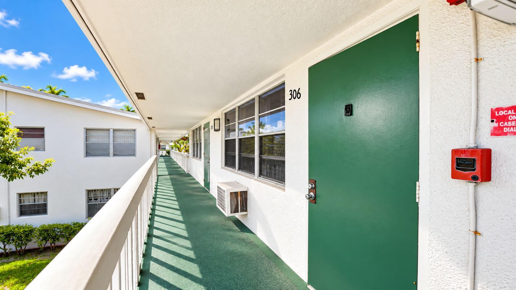 306 Farnham M, Deerfield Beach, FL 33442, Deerfield Beach - Photo 2