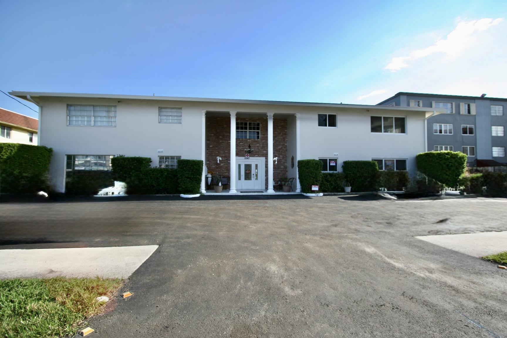 1040 CRYSTAL LAKE Drive 1, Deerfield Beach, FL 33064, Deerfield Beach