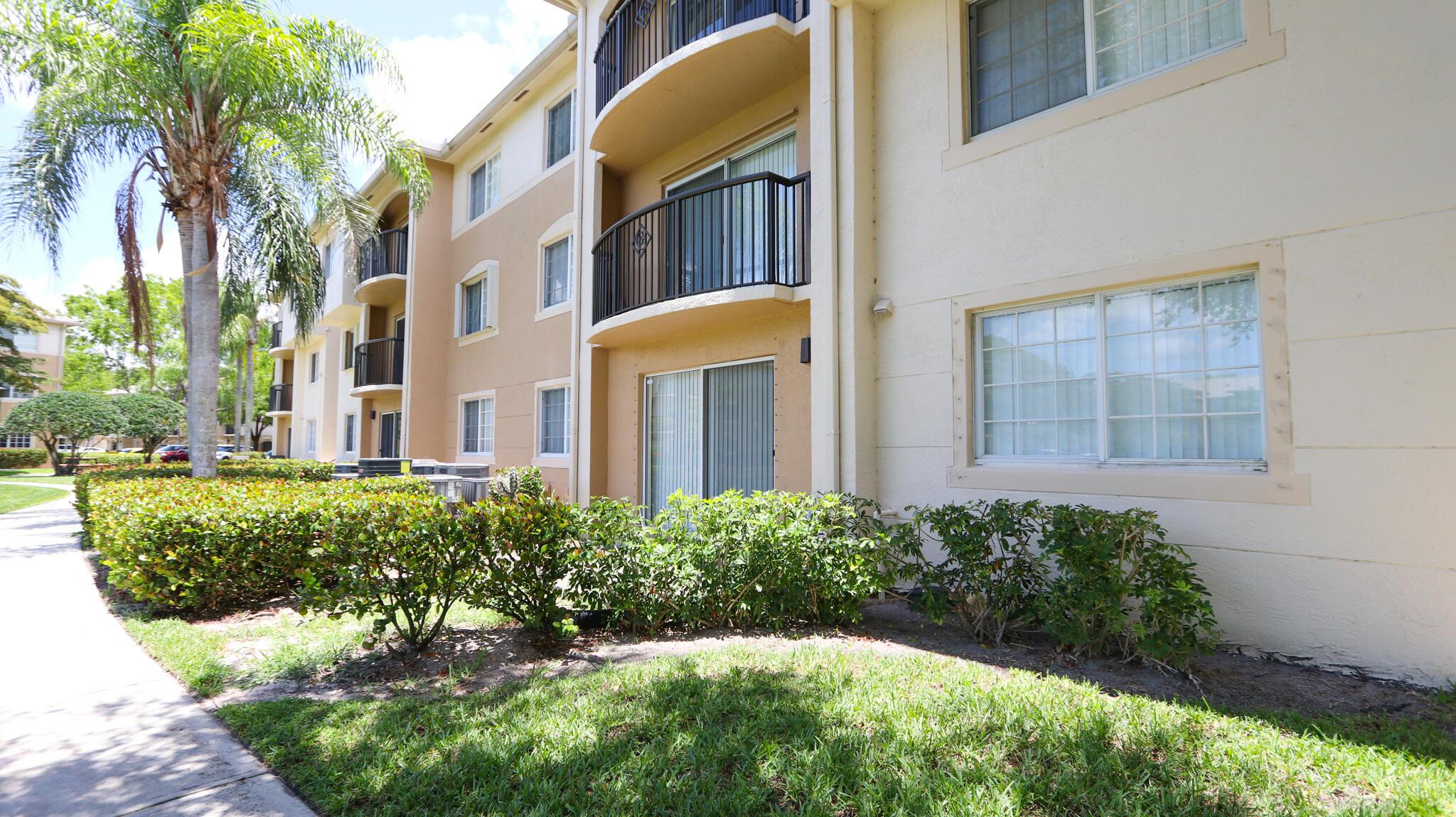 500 CRESTWOOD Court N 502, Royal Palm Beach, FL 33411, Royal Palm Beach - Photo 5