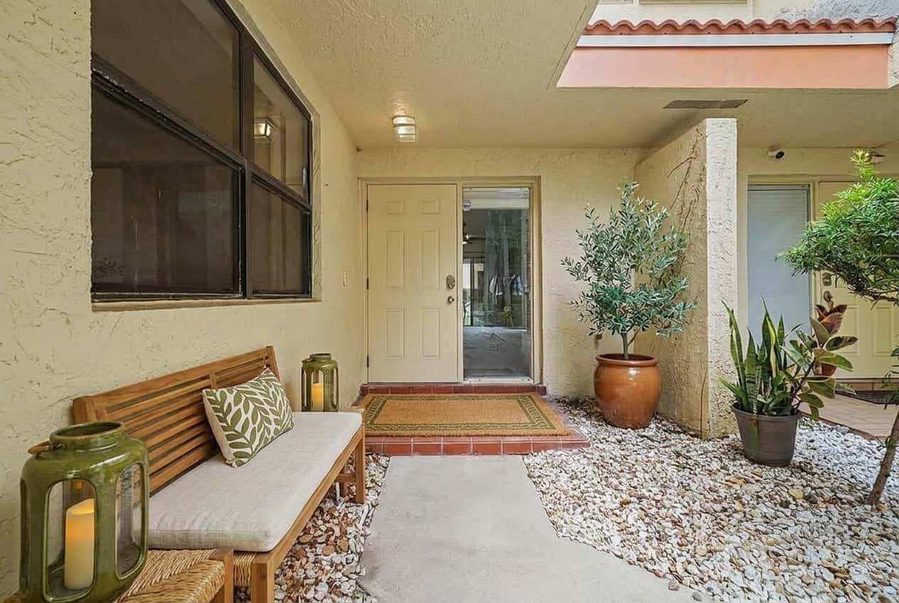 3405 EMERALD OAKS Drive 207, Hollywood, FL 33021, Hollywood