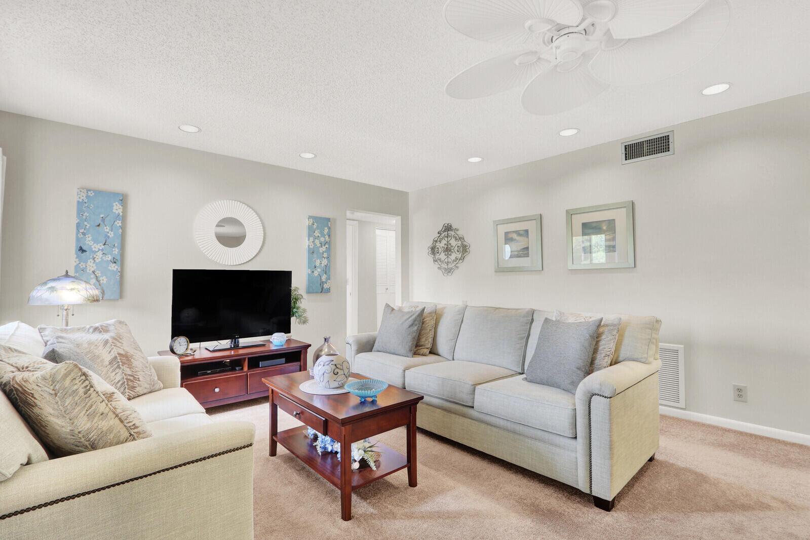 323 KNOTTY PINE Circle A-2, Greenacres, FL 33463, Greenacres - Photo 5
