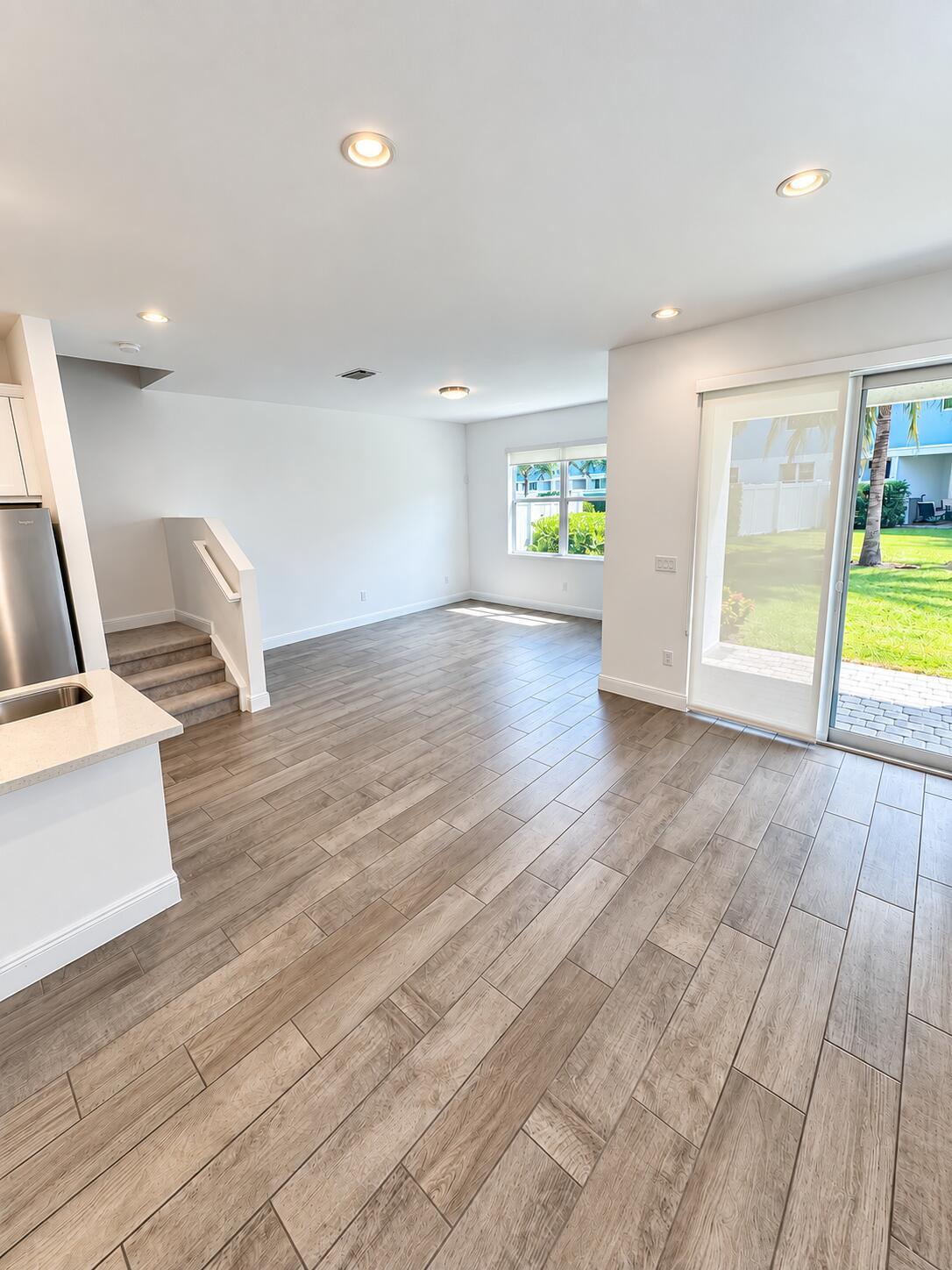 558 Sanderling Circle, Deerfield Beach, FL 33442, Deerfield Beach - Photo 3