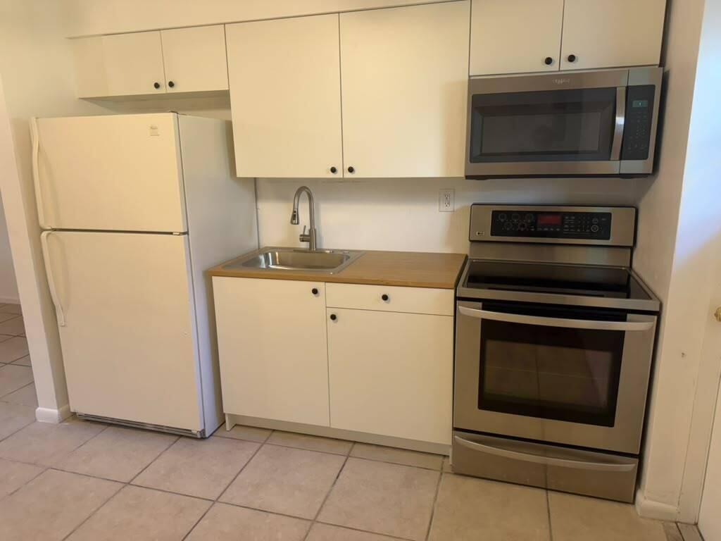 410 NE 12th Avenue A, Pompano Beach, FL 33060, Pompano Beach - Photo 4