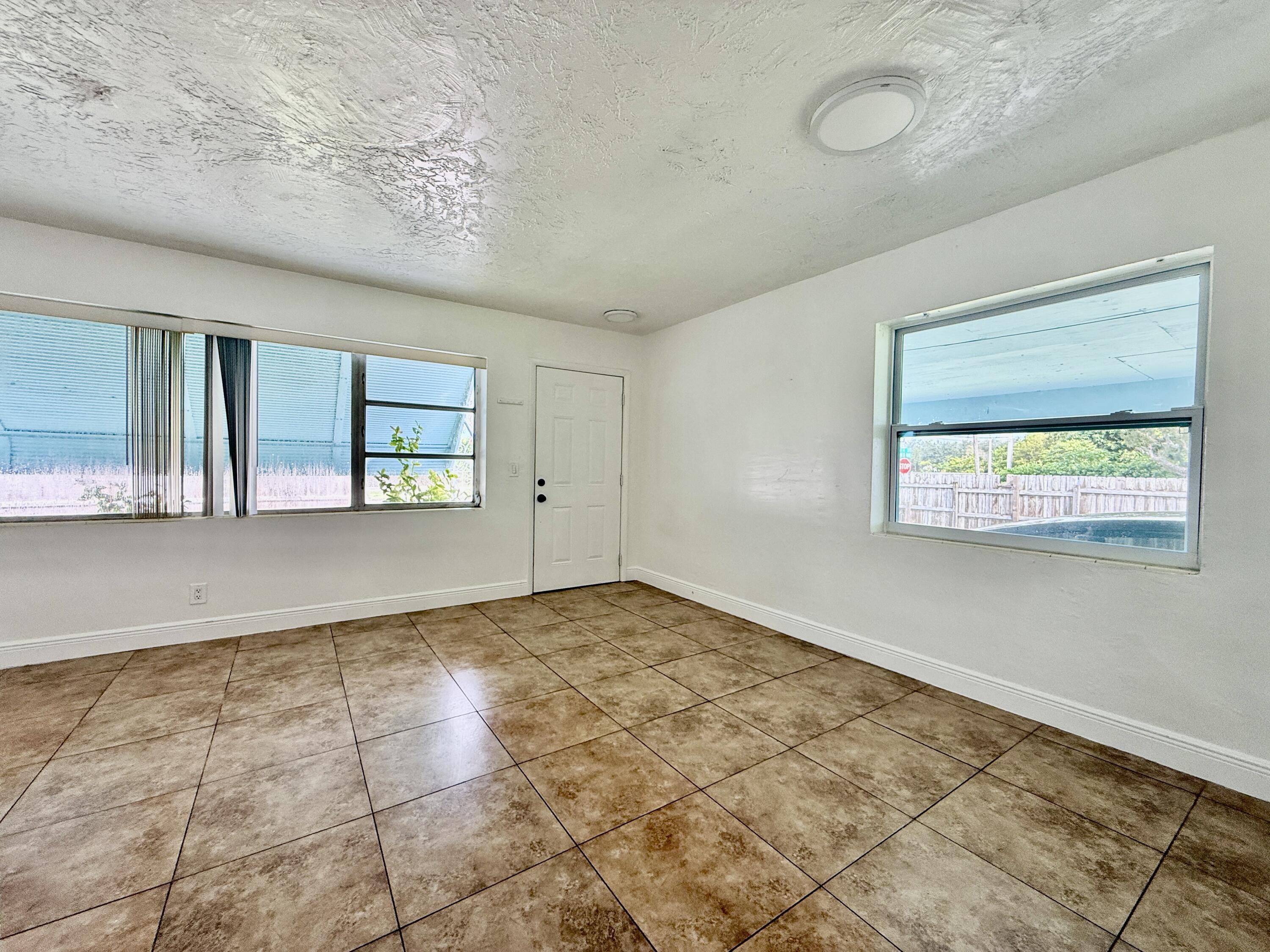 355 NW 8th Avenue, Delray Beach, FL 33444, Delray Beach - Photo 4