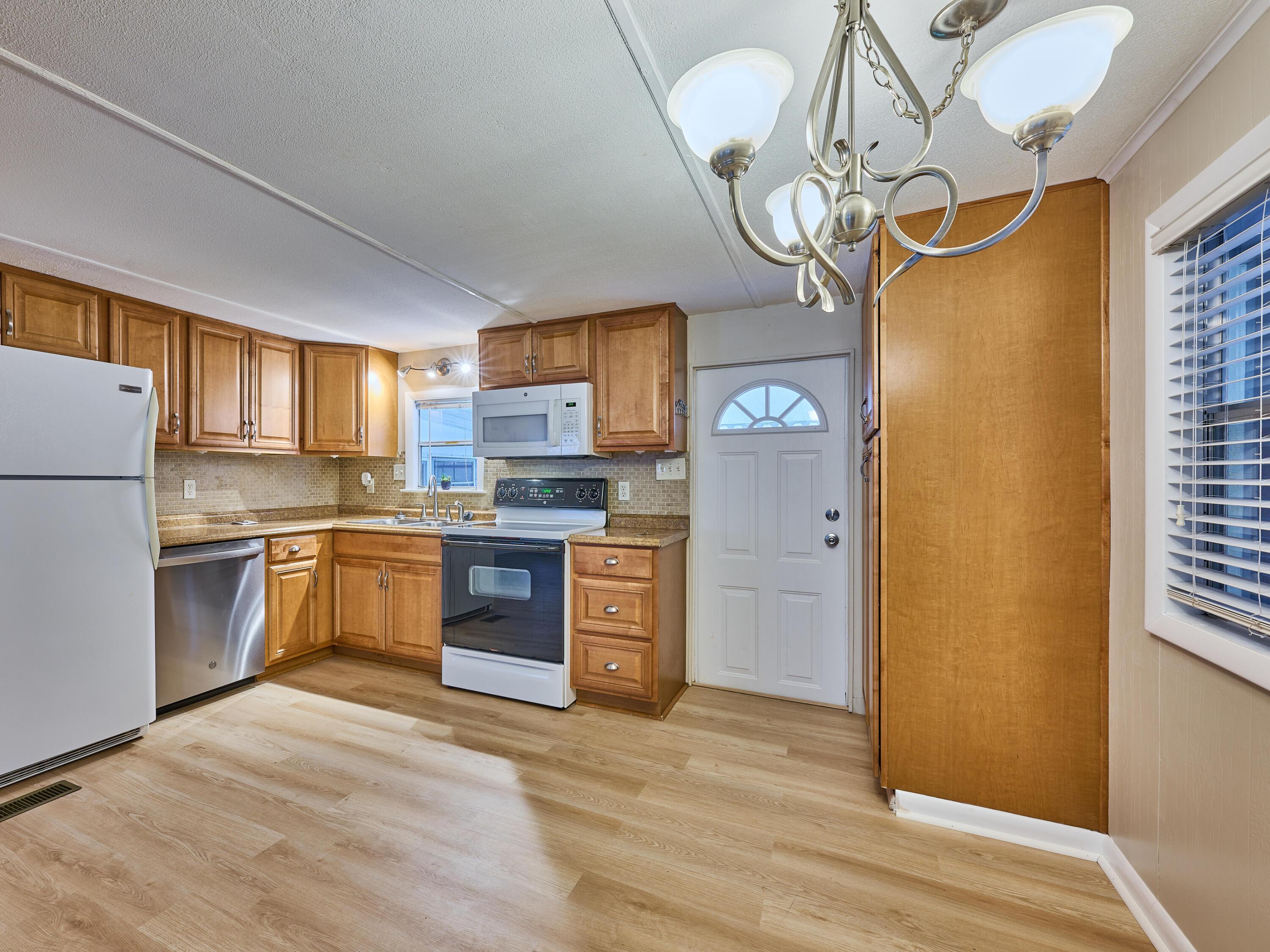 7965 SE WREN Avenue, Hobe Sound, FL 33455, Hobe Sound - Photo 5
