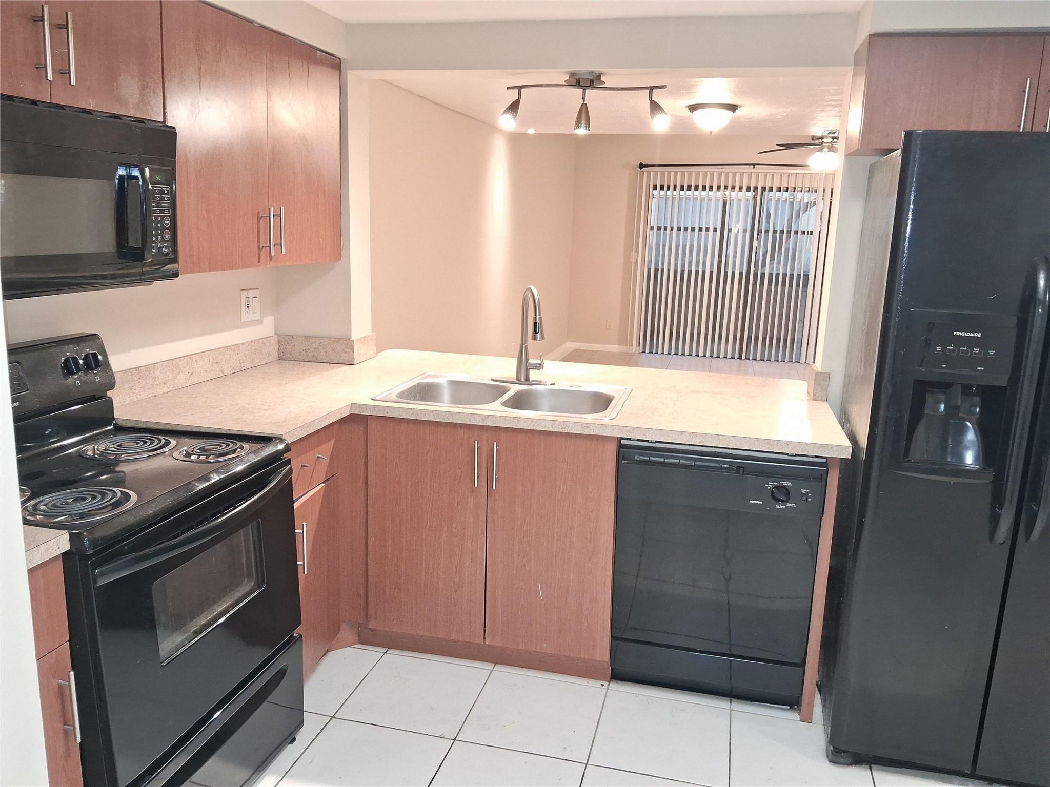4669 NW 89TH Avenue, Sunrise, FL 33351, Sunrise - Photo 4