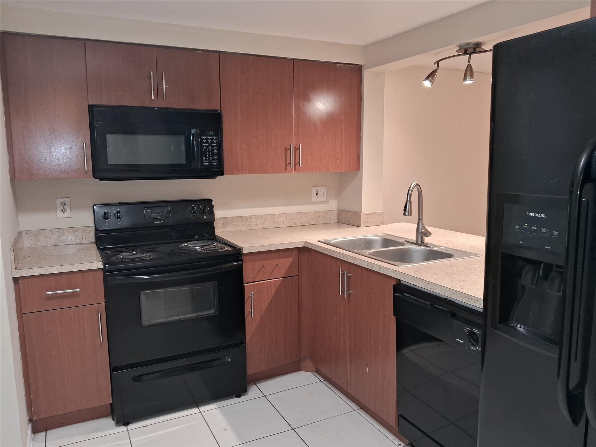 4669 NW 89TH Avenue, Sunrise, FL 33351, Sunrise - Photo 5