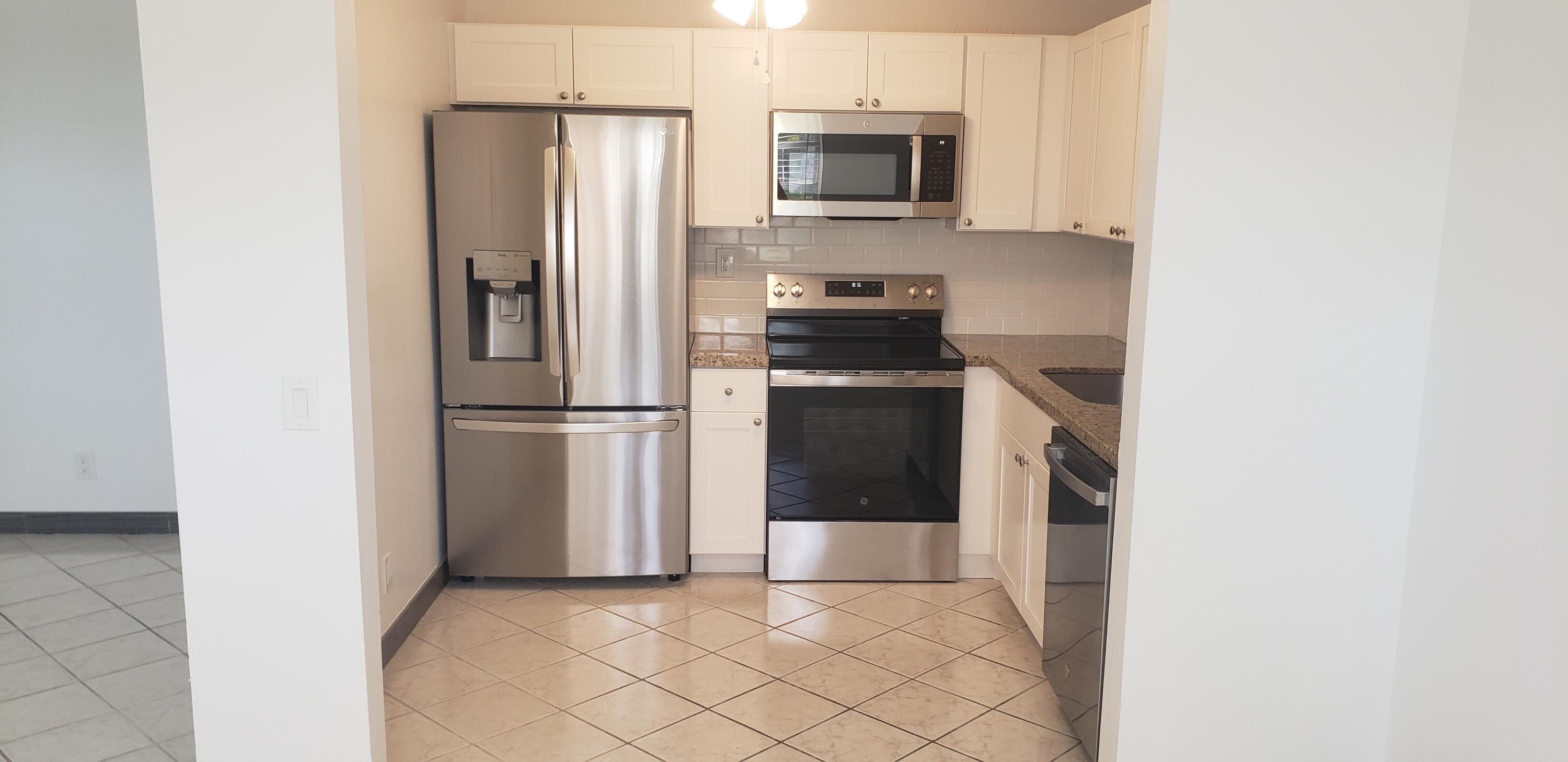 529 Burgundy L, Delray Beach, FL 33484, Delray Beach - Photo 4