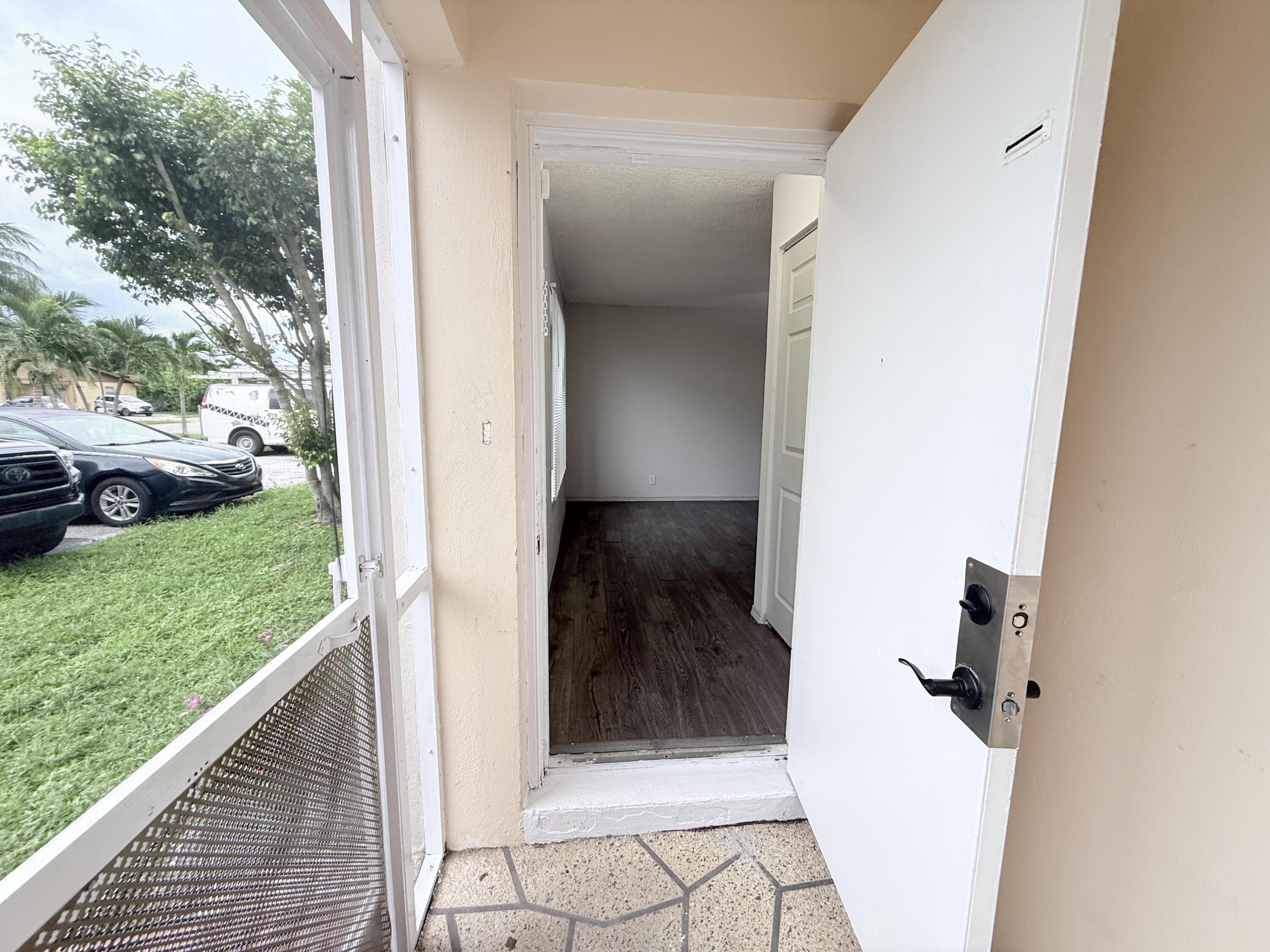 2117 E Bond Drive 1, West Palm Beach, FL 33415, West Palm Beach - Photo 5