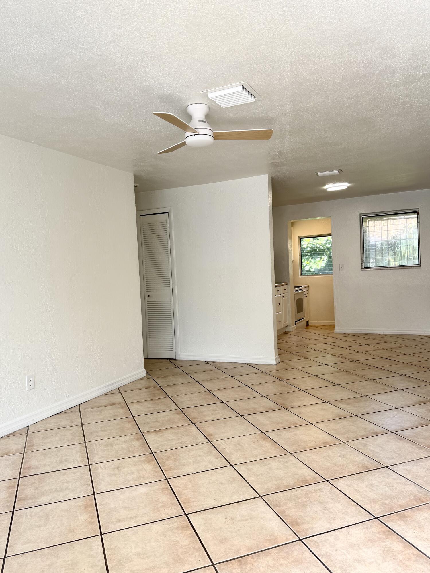 209 NW 17th Street 1, Fort Lauderdale, FL 33311, Fort Lauderdale - Photo 2