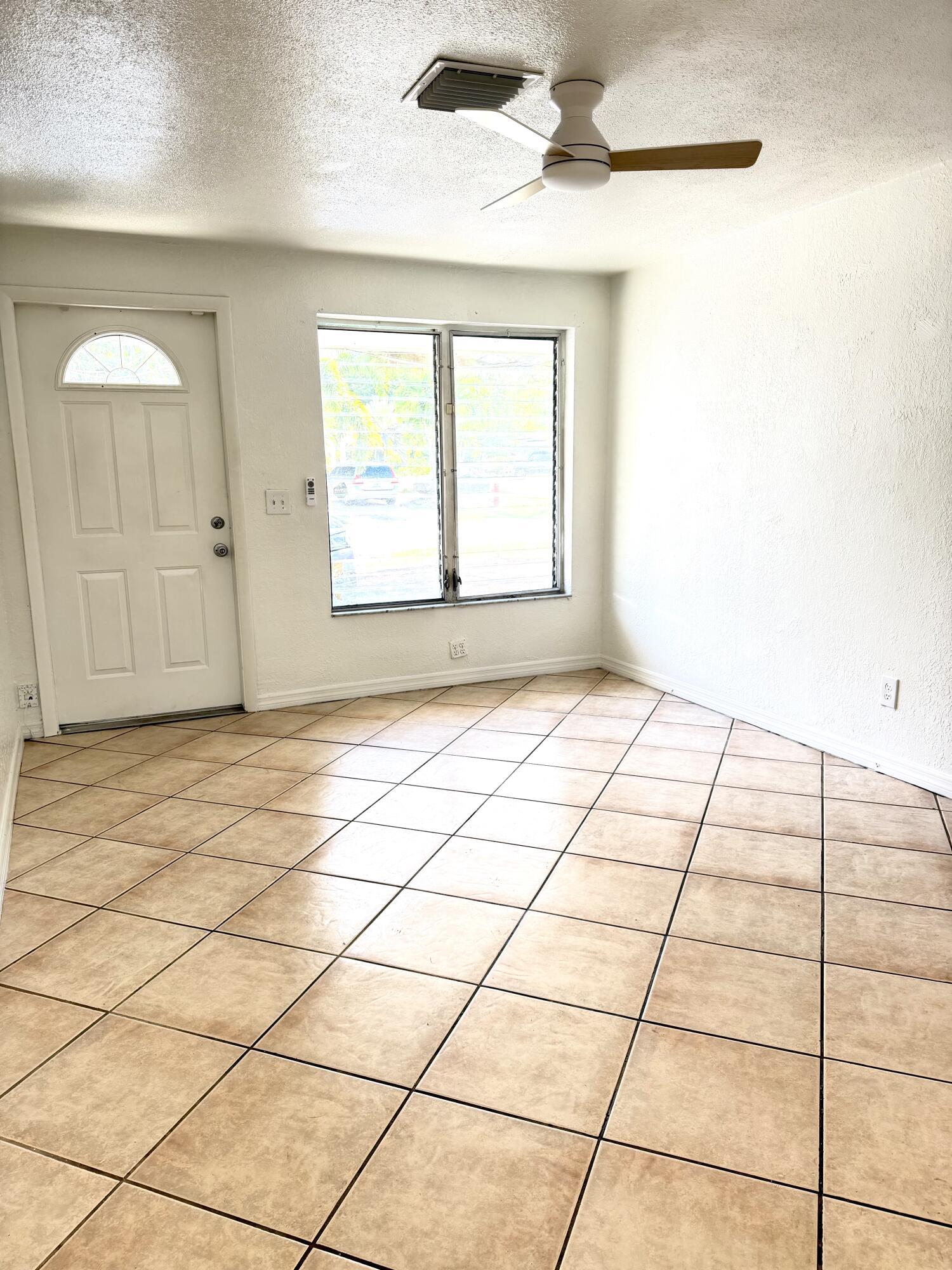209 NW 17th Street 1, Fort Lauderdale, FL 33311, Fort Lauderdale - Photo 3