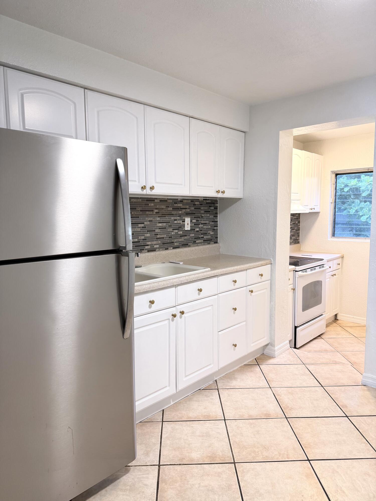 209 NW 17th Street 1, Fort Lauderdale, FL 33311, Fort Lauderdale - Photo 4