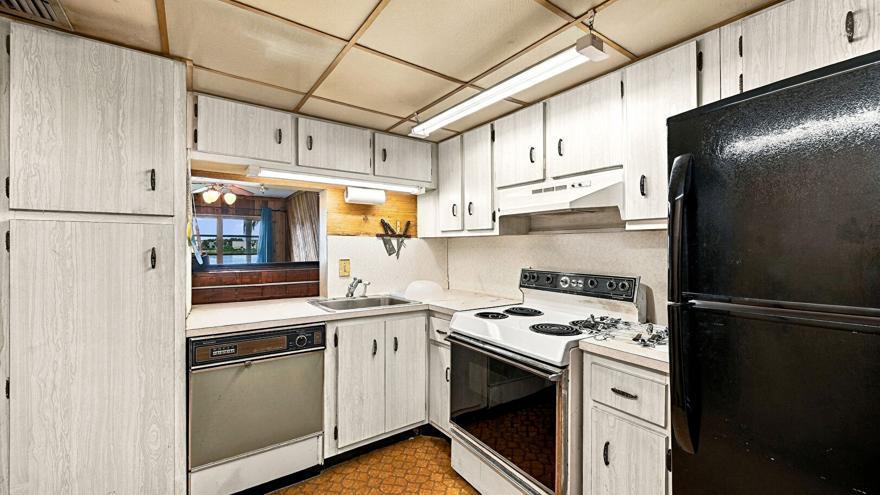 4311 CRYSTAL LAKE Drive 110, Deerfield Beach, FL 33064, Deerfield Beach - Photo 5