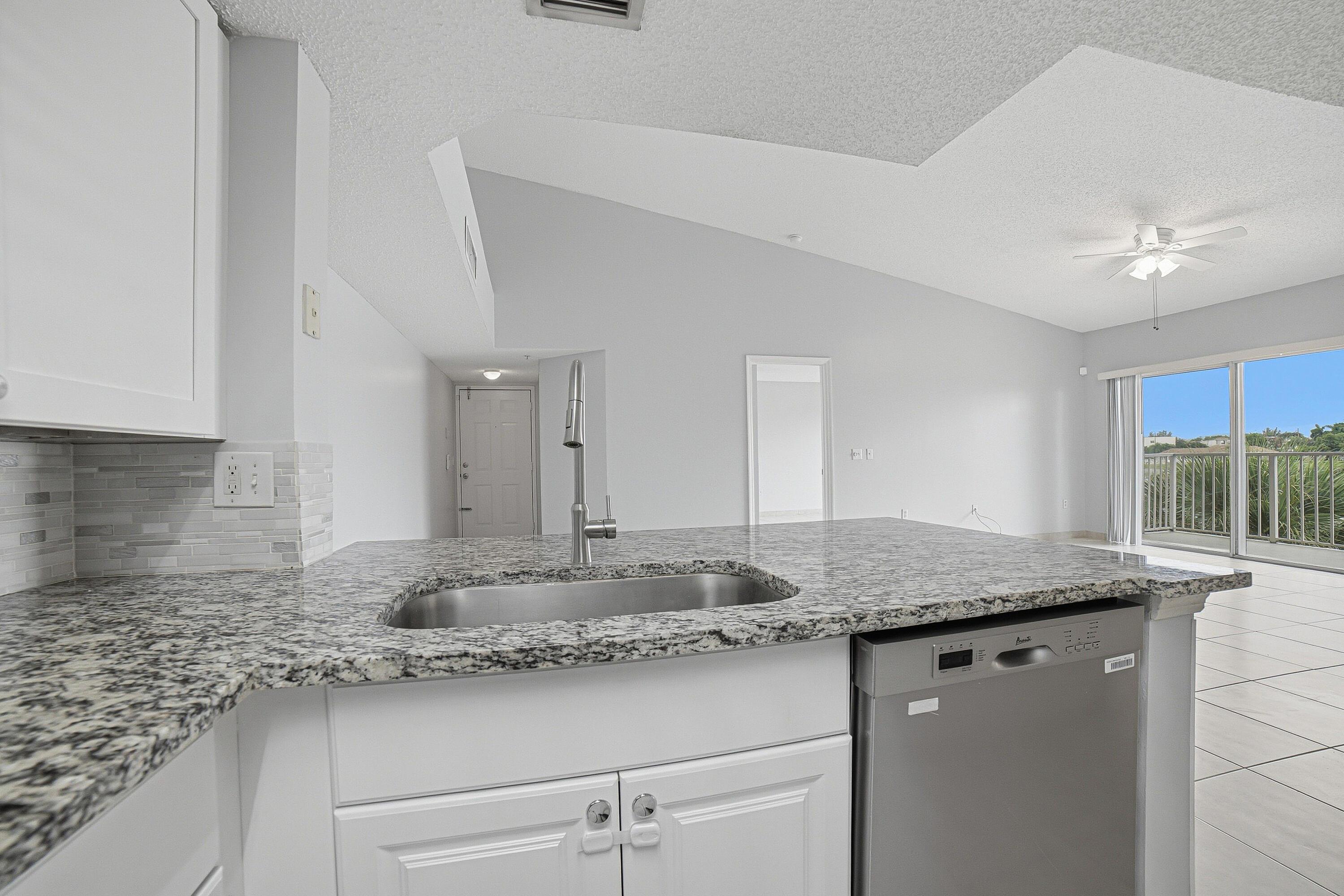 5045 WILES Road 308, Coconut Creek, FL 33073, Coconut Creek - Photo 4