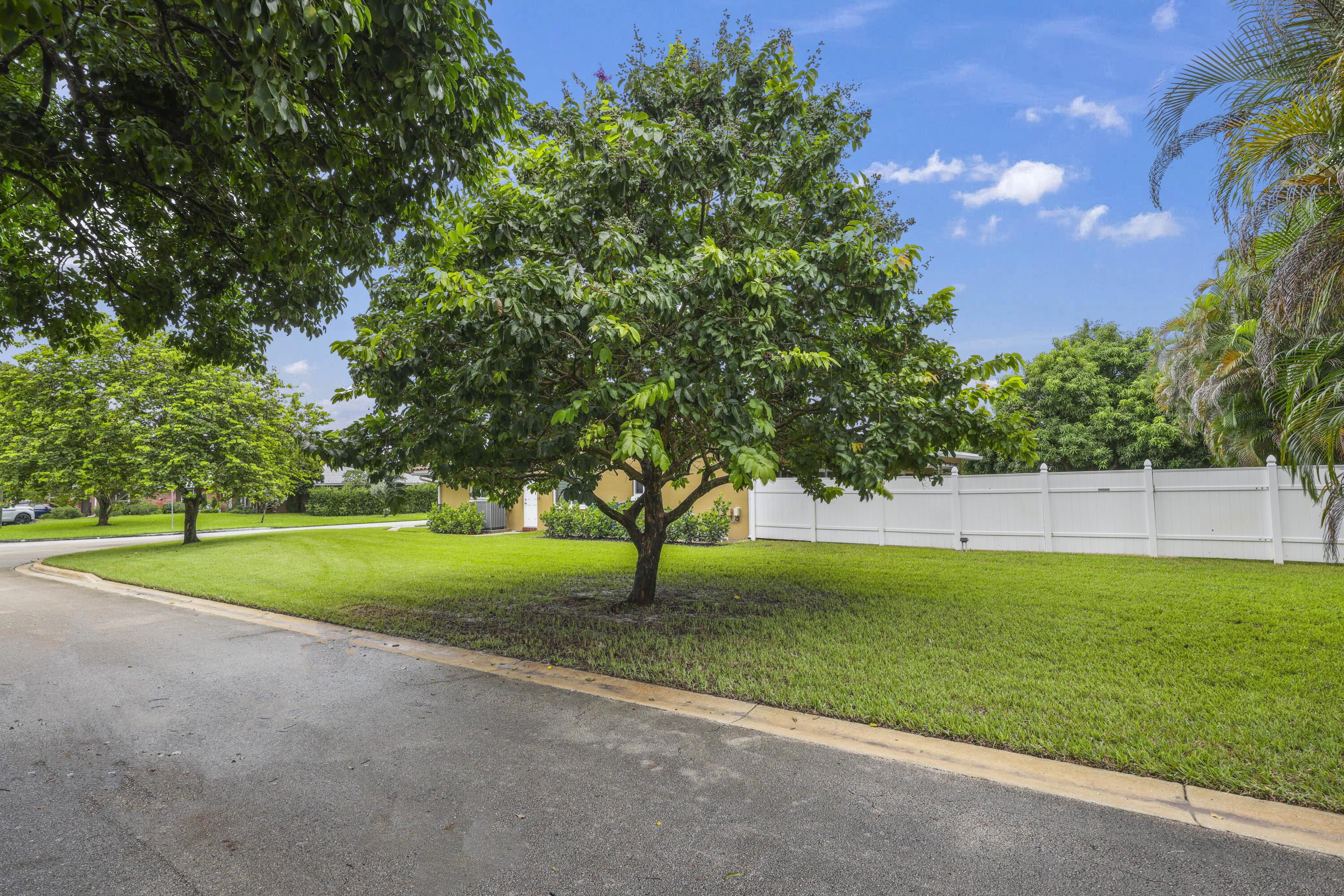 992 NW 83RD Drive, Coral Springs, FL 33071, Coral Springs - Photo 3