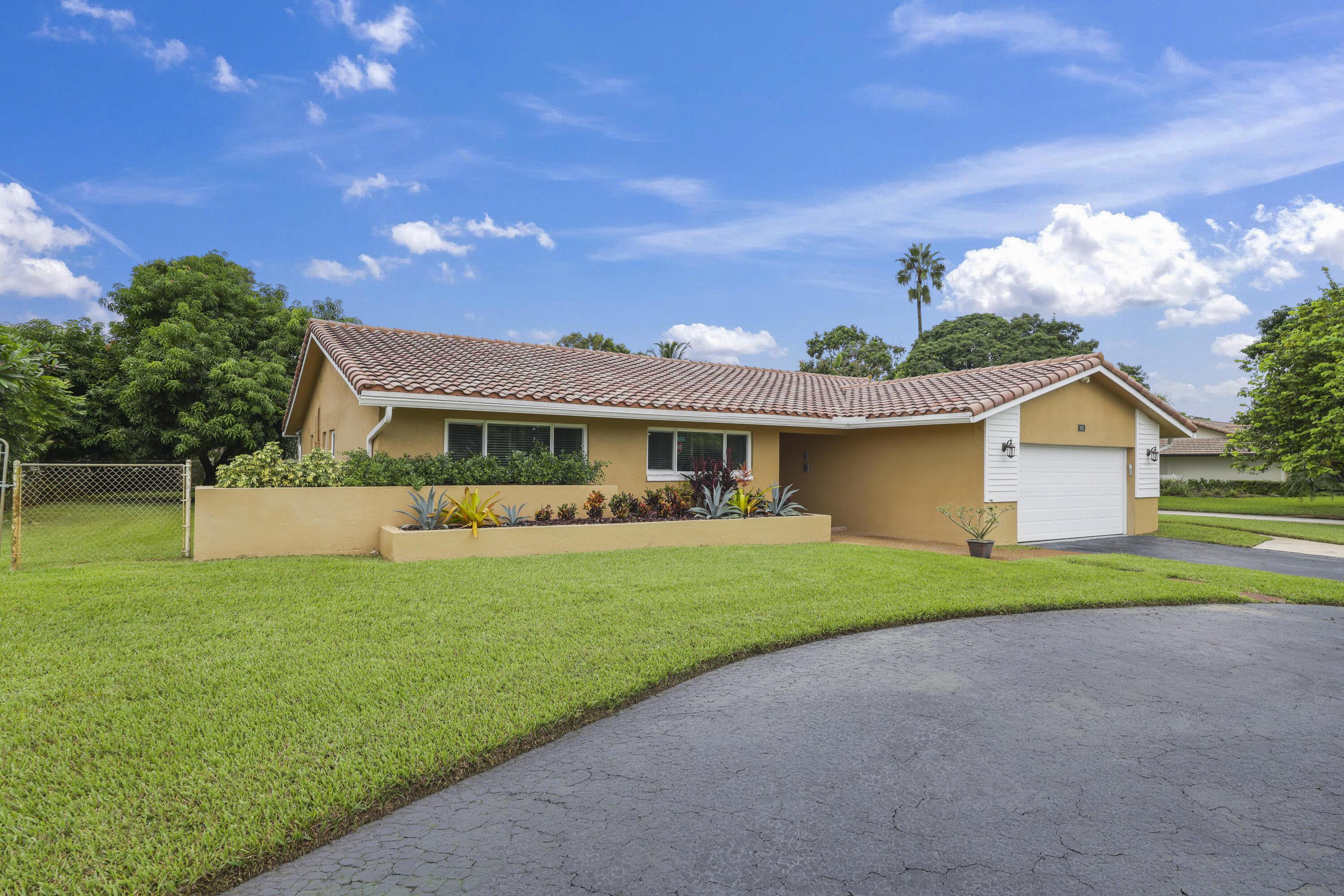 992 NW 83RD Drive, Coral Springs, FL 33071, Coral Springs - Photo 5