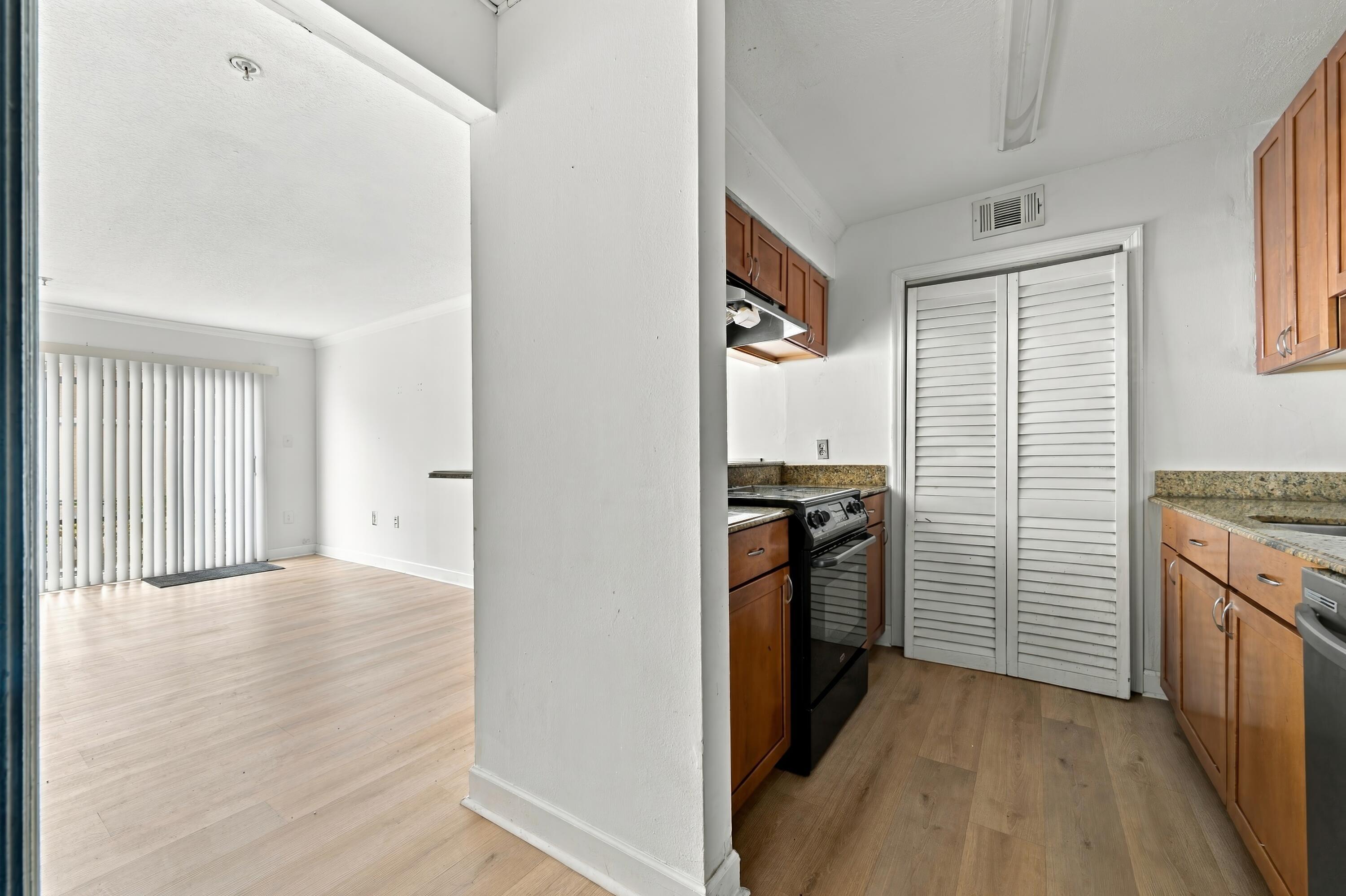 2303 N CONGRESS Avenue 11, Boynton Beach, FL 33426, Boynton Beach - Photo 2