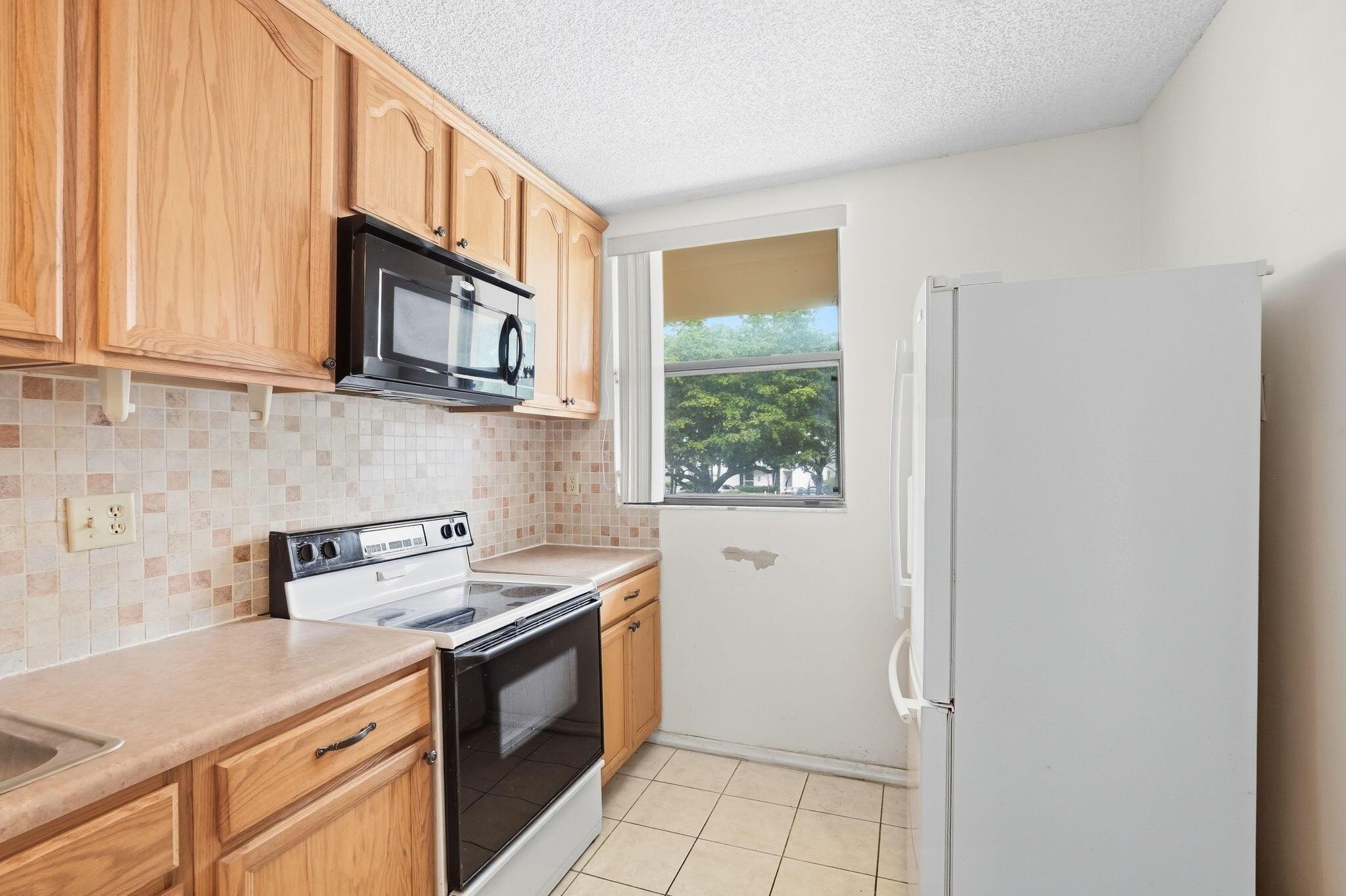 8425 Forest Hills Drive 205, Coral Springs, FL 33065, Coral Springs - Photo 5