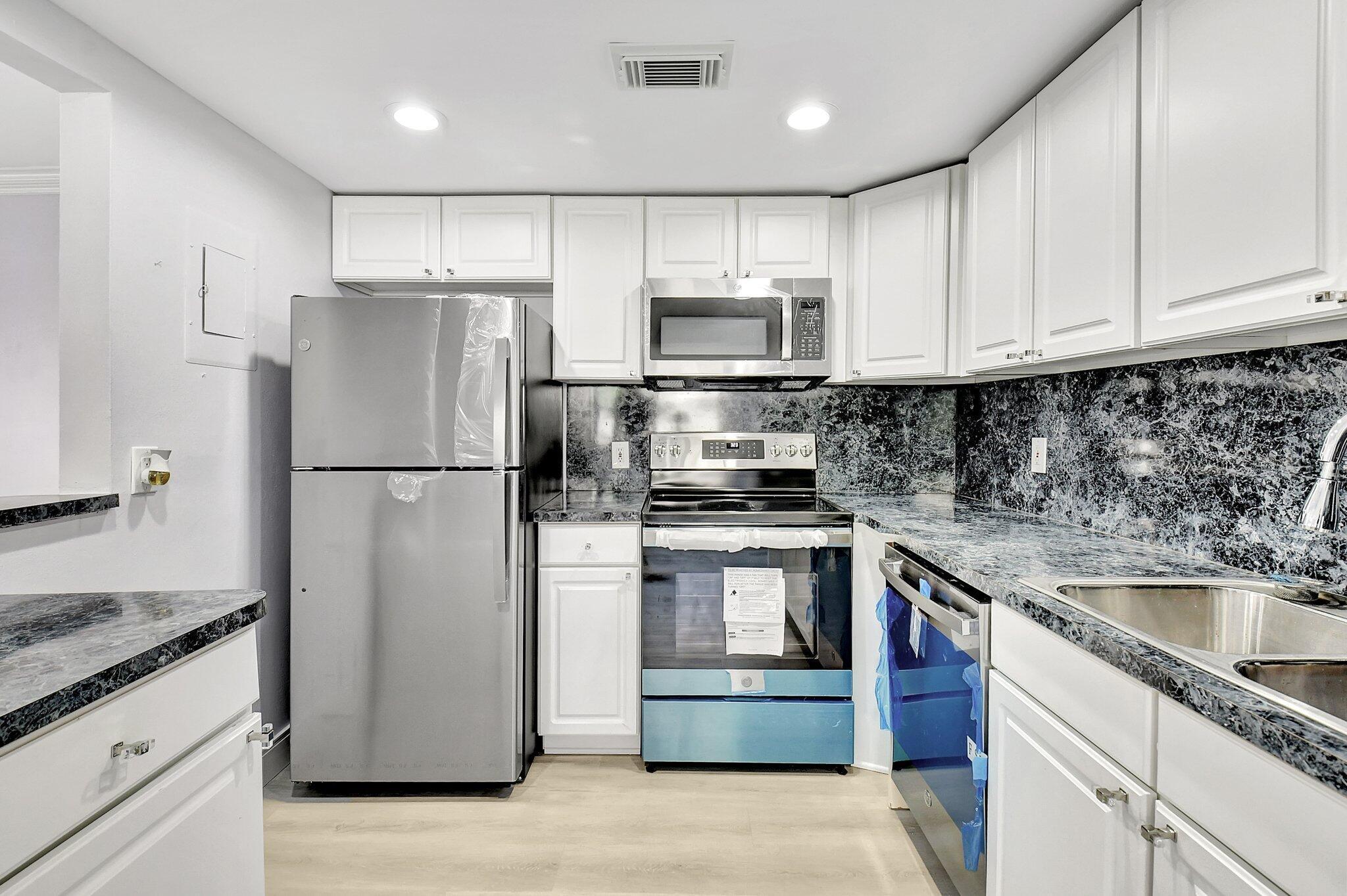 450 Saxony J, Delray Beach, FL 33446, Delray Beach