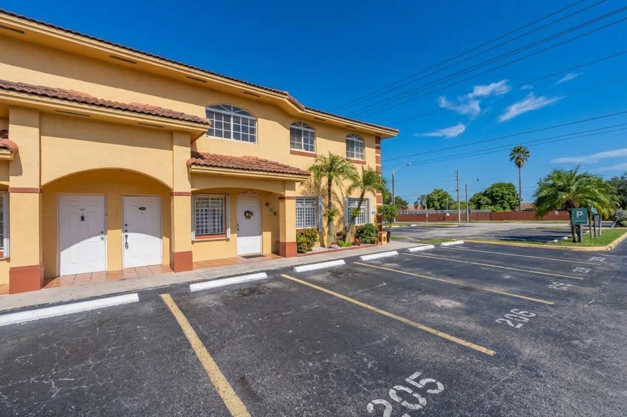 7520 W 20TH Avenue 206, Hialeah, FL 33016, Hialeah