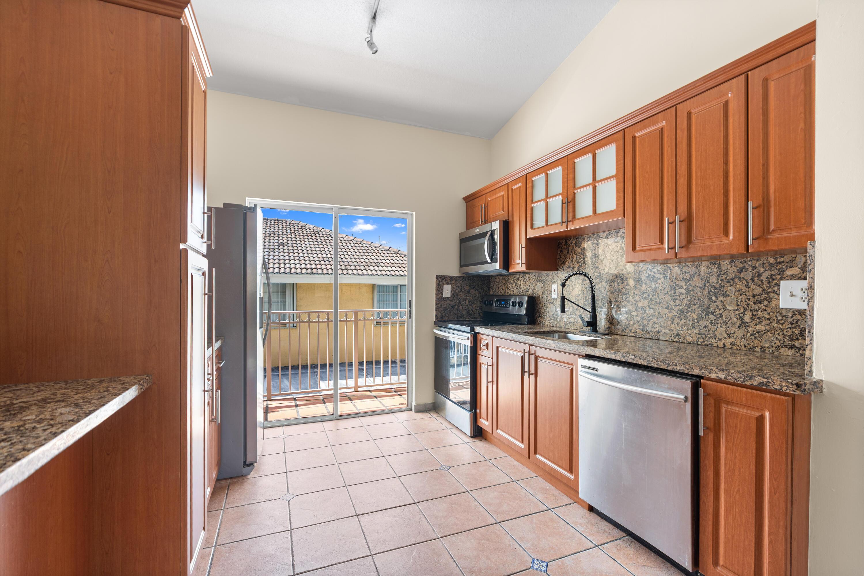 7520 W 20TH Avenue 206, Hialeah, FL 33016, Hialeah - Photo 3