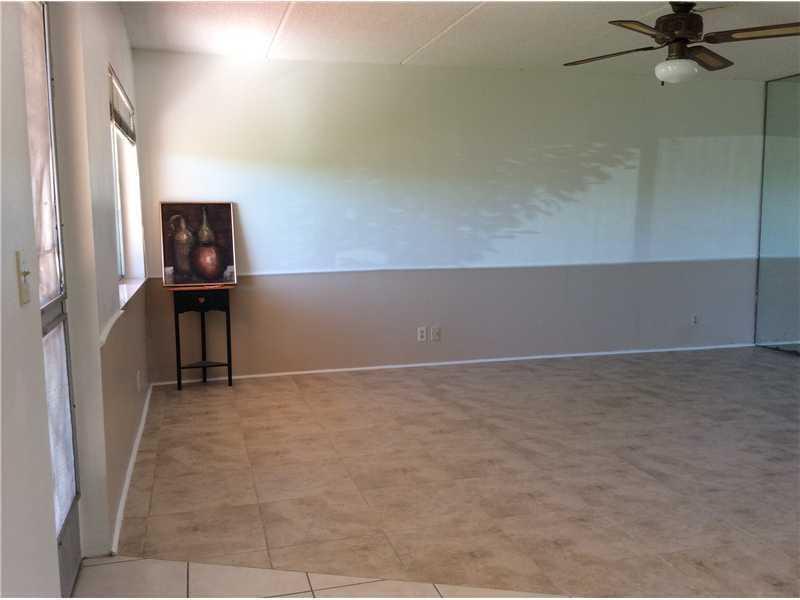 500 VILLAGE GREEN Circle W 107, Palm Springs, FL 33461, Palm Springs - Photo 4