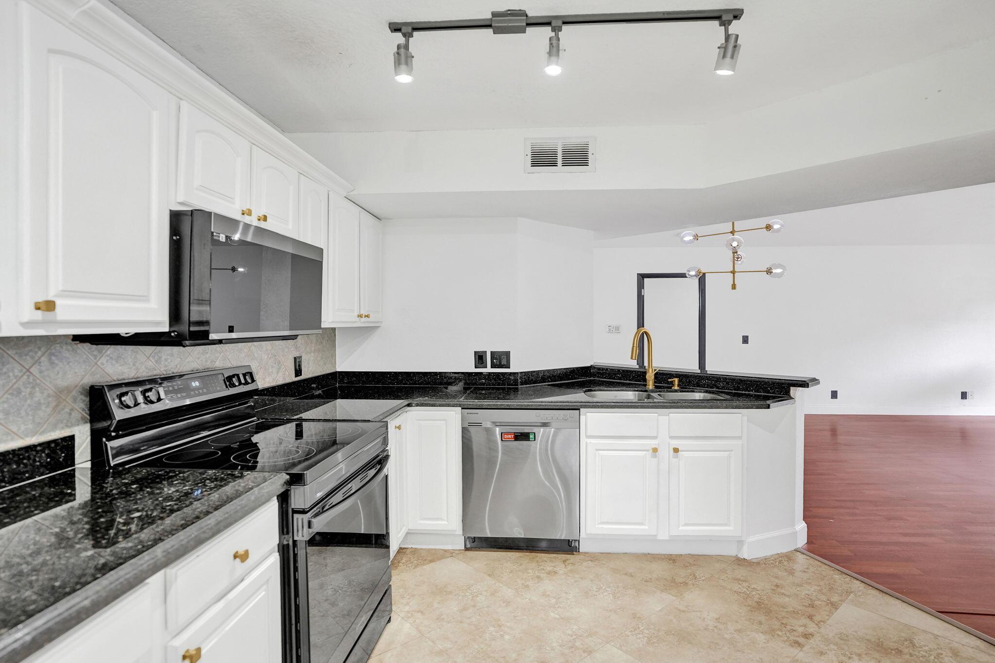 8761 Wiles Road 301, Coral Springs, FL 33067, Coral Springs - Photo 4
