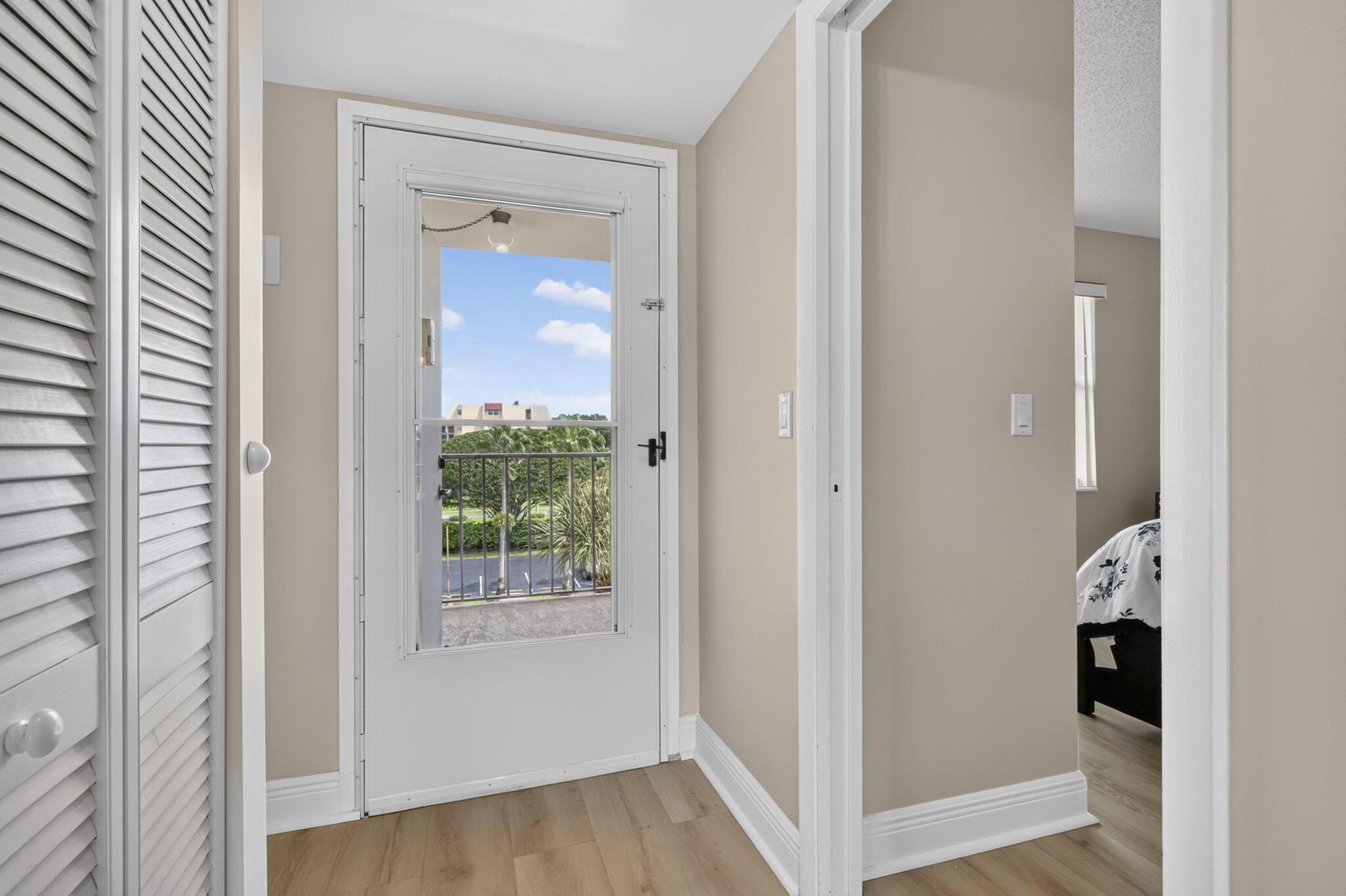 3871 Via Poinciana 407, Lake Worth, FL 33467, Lake Worth - Photo 3