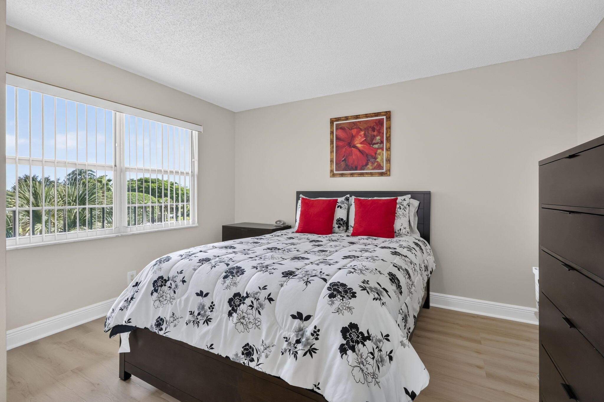 3871 Via Poinciana 407, Lake Worth, FL 33467, Lake Worth - Photo 4