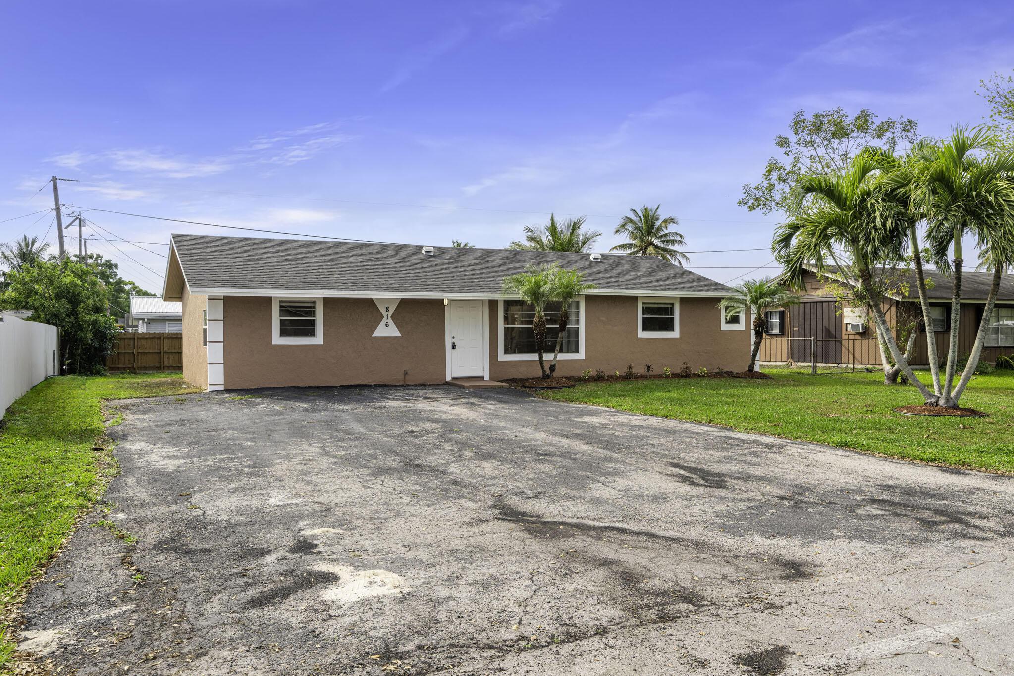 816 NE 22ND Street, Belle Glade, FL 33430, Belle Glade