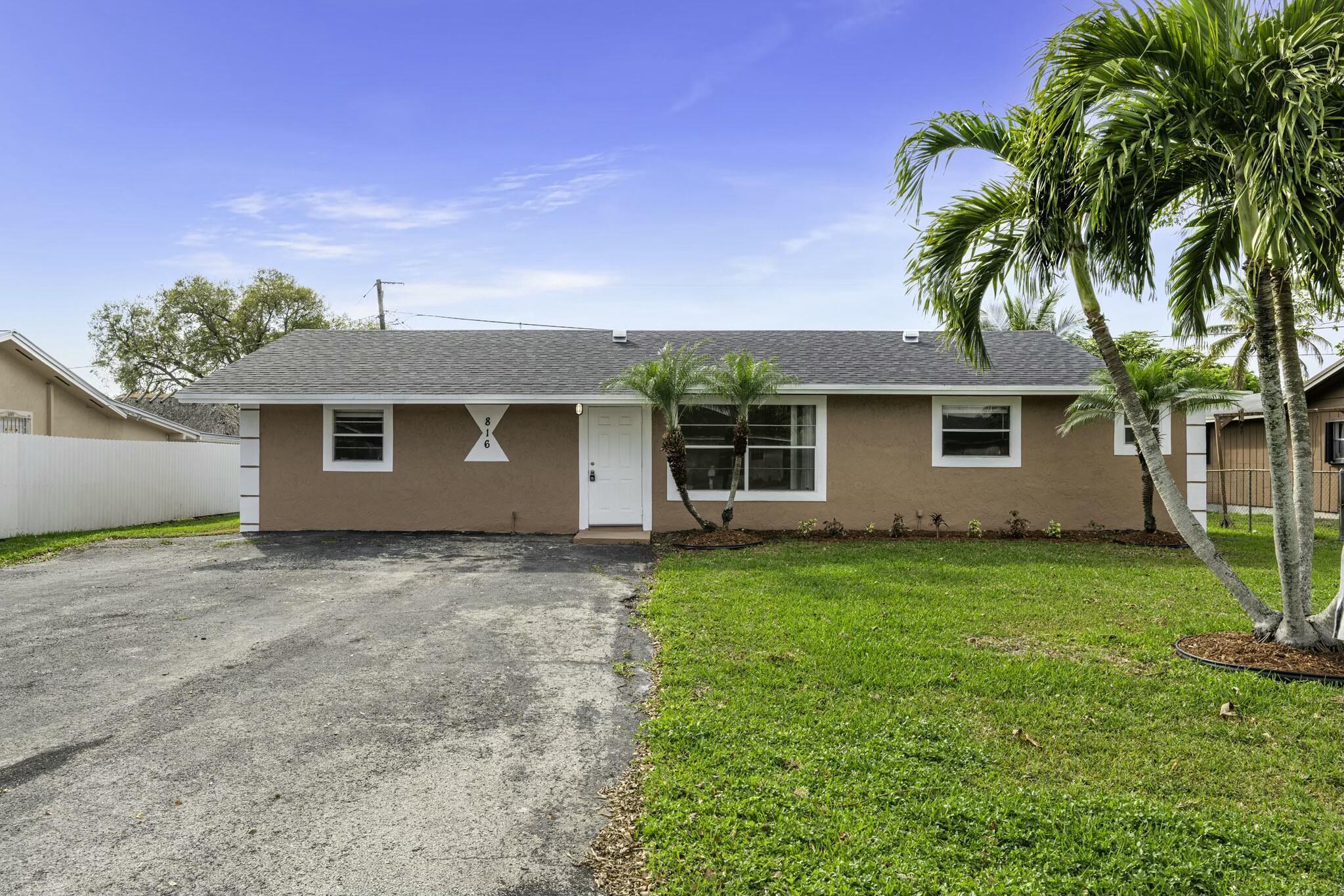 816 NE 22ND Street, Belle Glade, FL 33430, Belle Glade - Photo 2