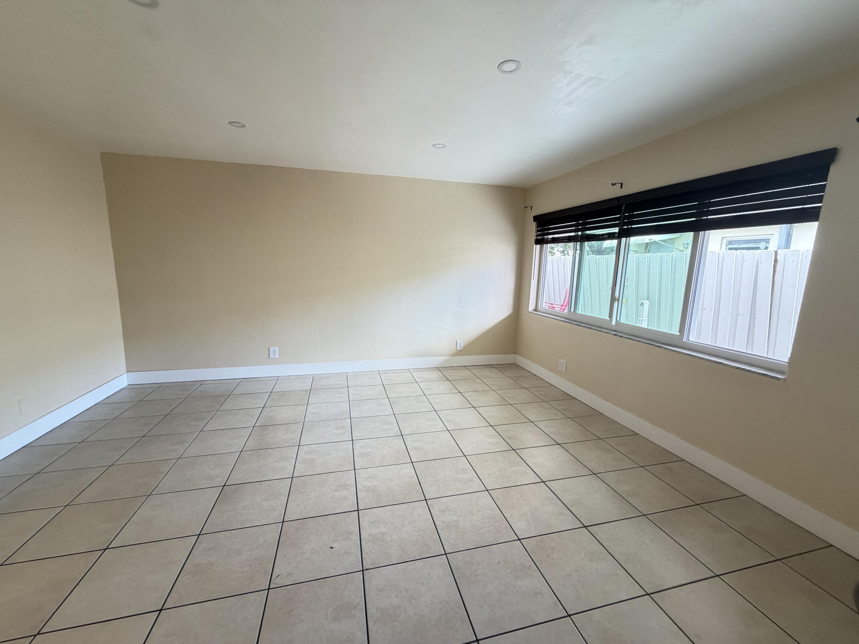 905 SE 15TH Street 2, Fort Lauderdale, FL 33316, Fort Lauderdale - Photo 2