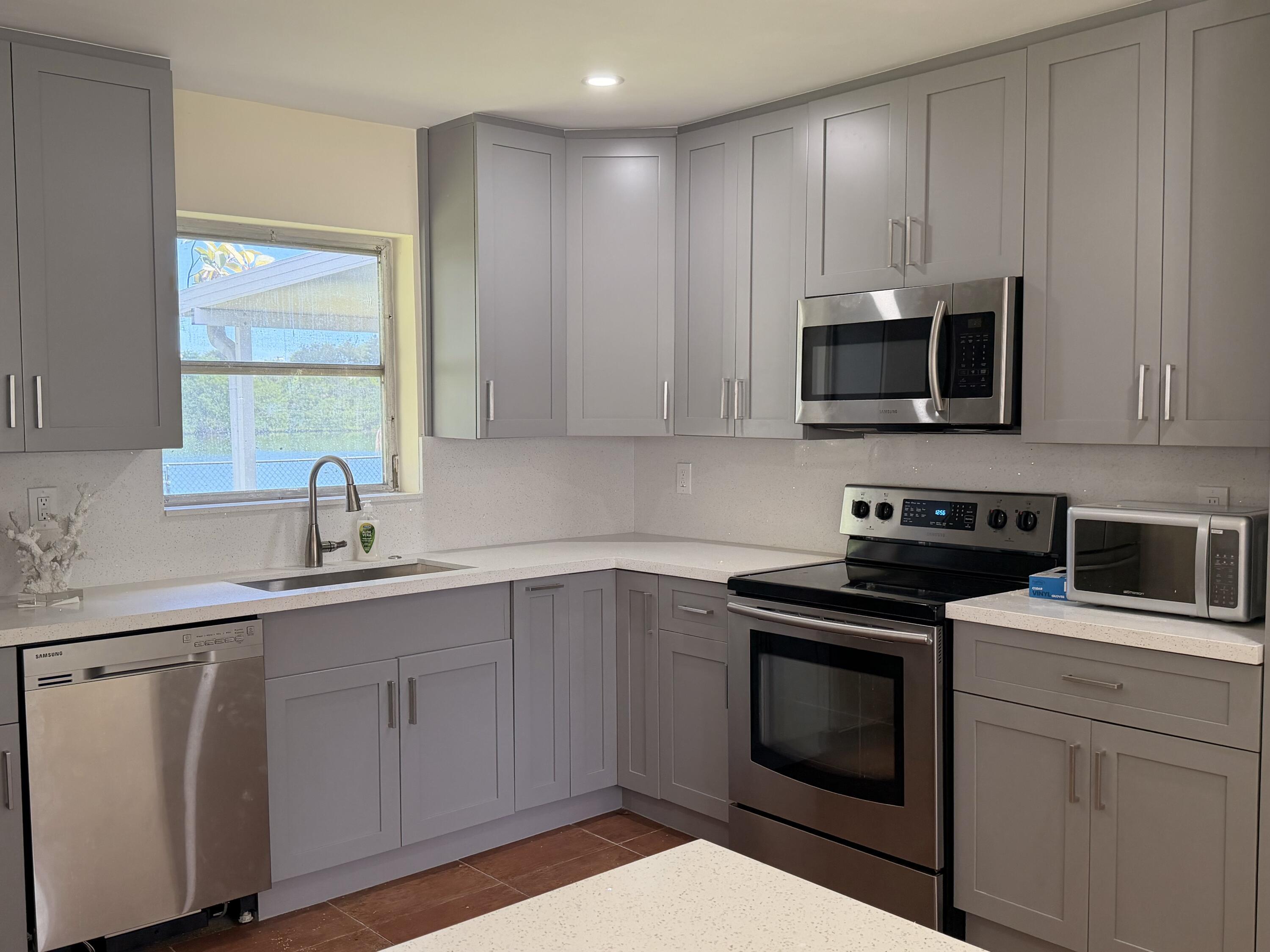 531 SW 11TH Avenue, Hallandale Beach, FL 33009, Hallandale Beach - Photo 3