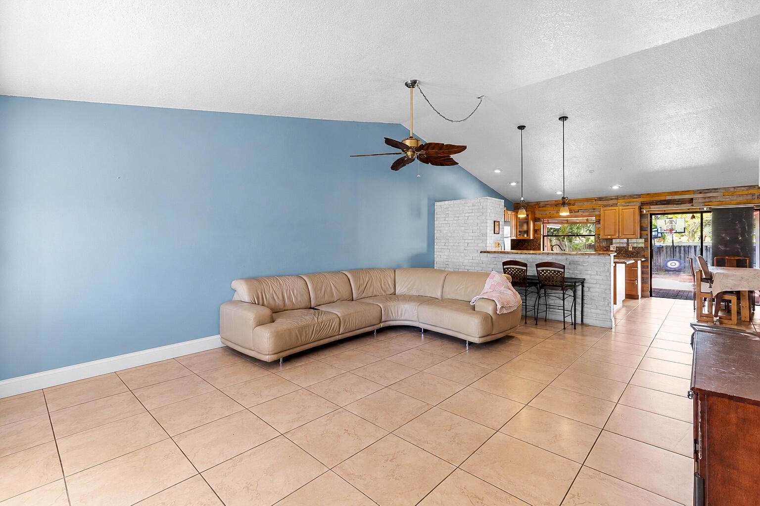 2872 NW 95th Avenue, Coral Springs, FL 33065, Coral Springs - Photo 4