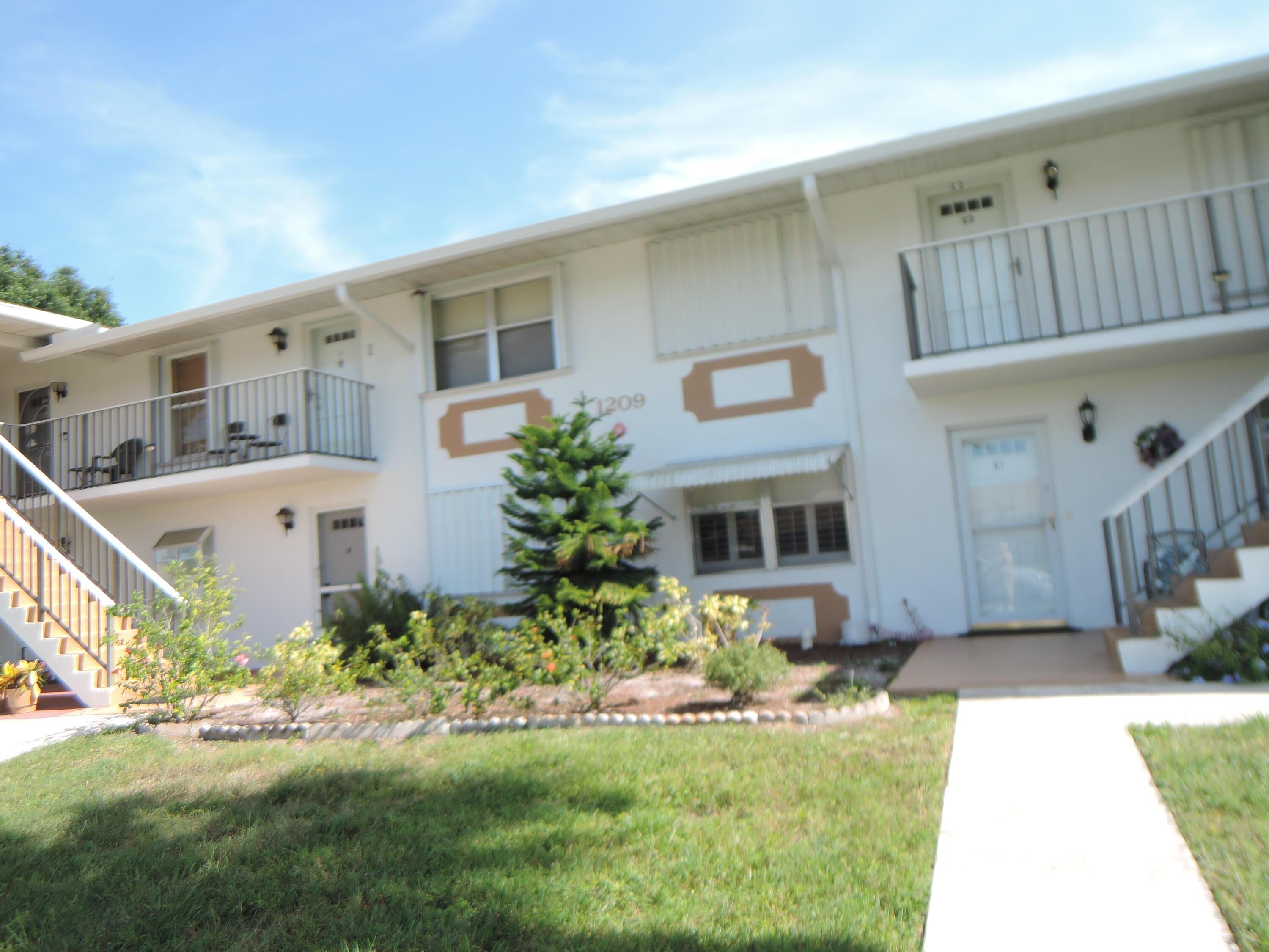 1209 S Lakes End Drive D2, Fort Pierce, FL 34982, Fort Pierce - Photo 2