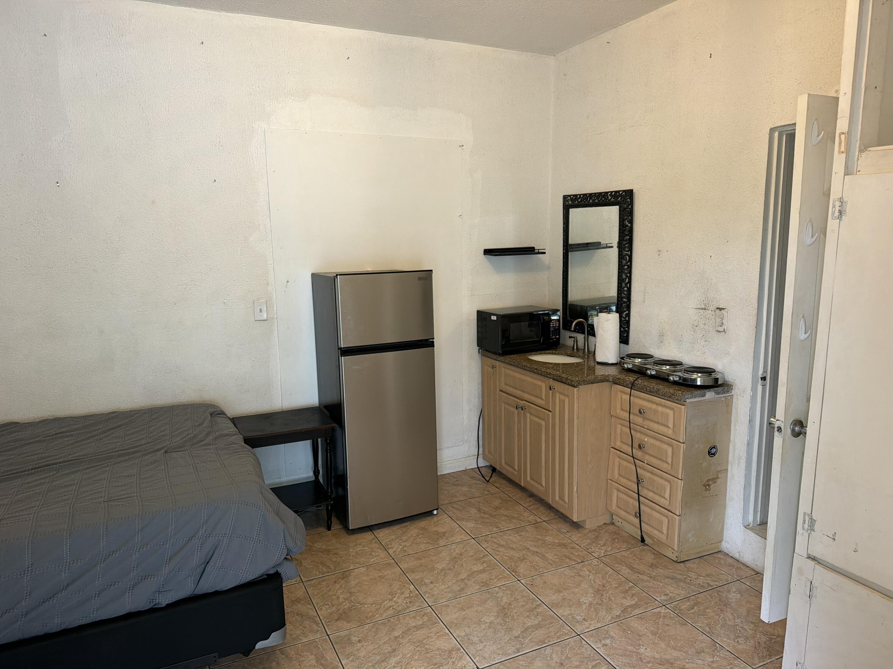 1822 Cleveland Street 3, Hollywood, FL 33020, Hollywood - Photo 3