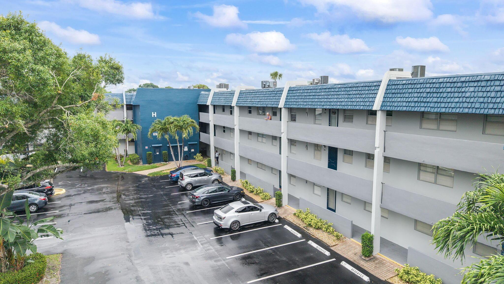 7807 Golf Cir Drive 305, Margate, FL 33063, Margate - Photo 3