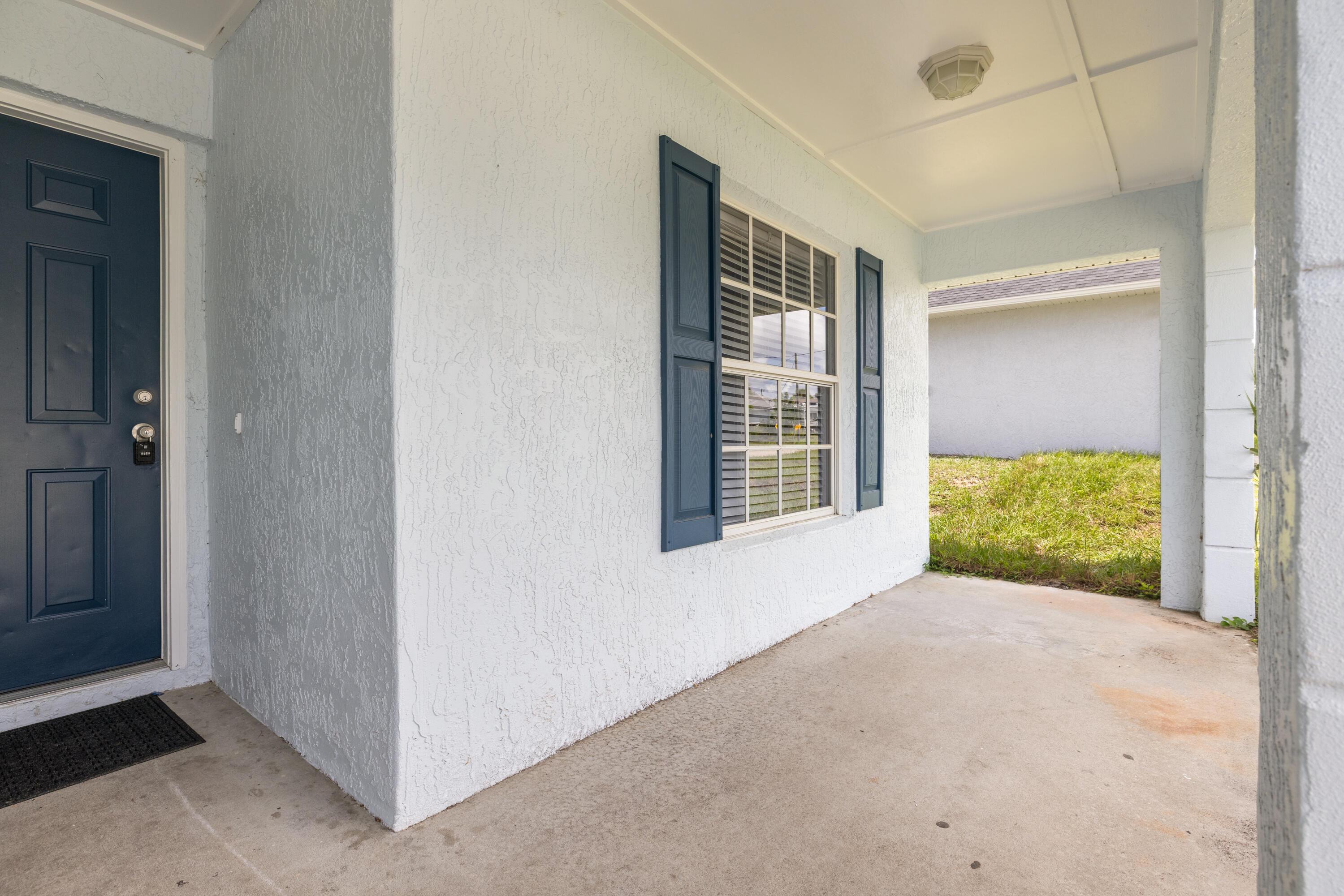 241 12TH Street SW, Vero Beach, FL 32962, Vero Beach - Photo 2