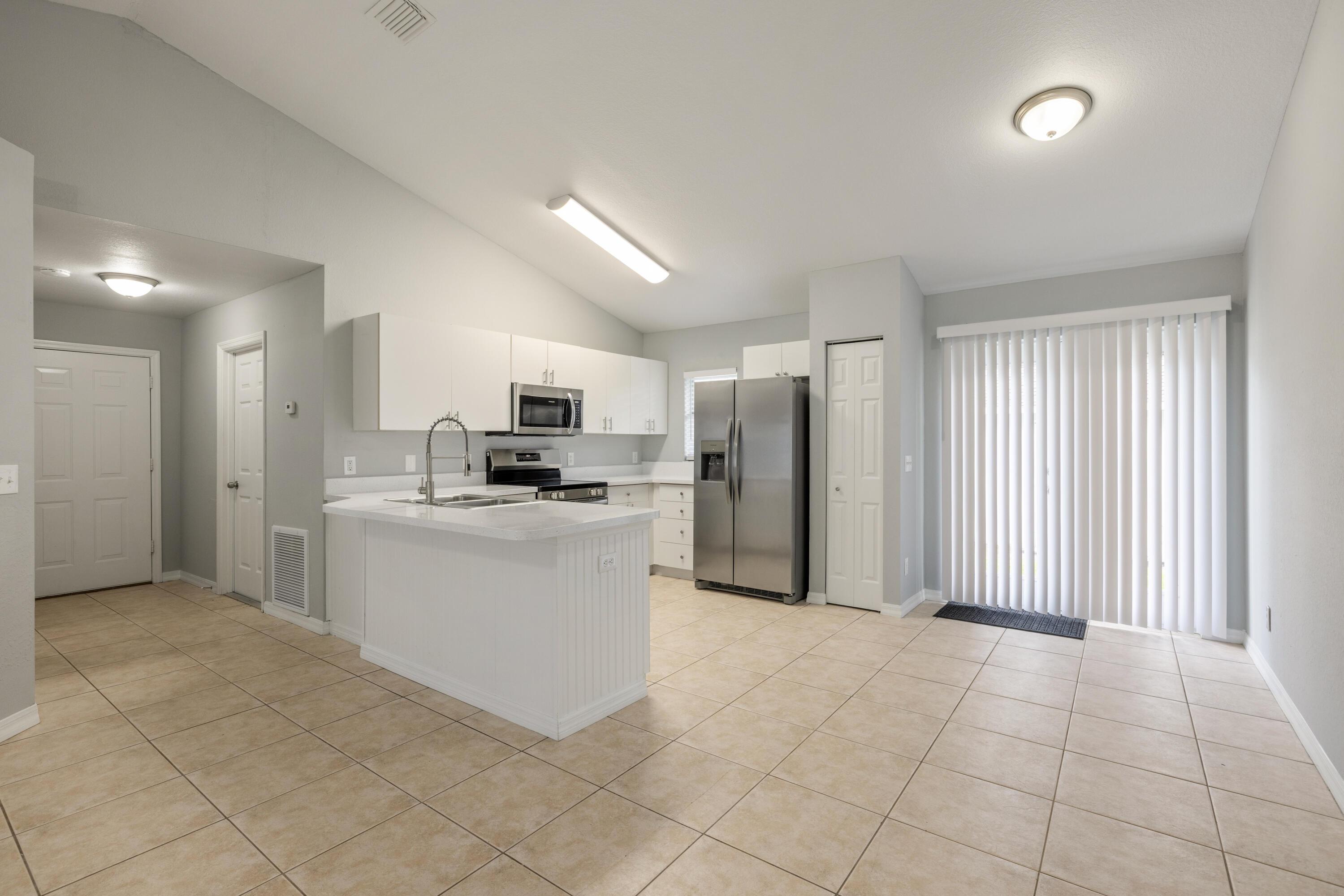 241 12TH Street SW, Vero Beach, FL 32962, Vero Beach - Photo 3