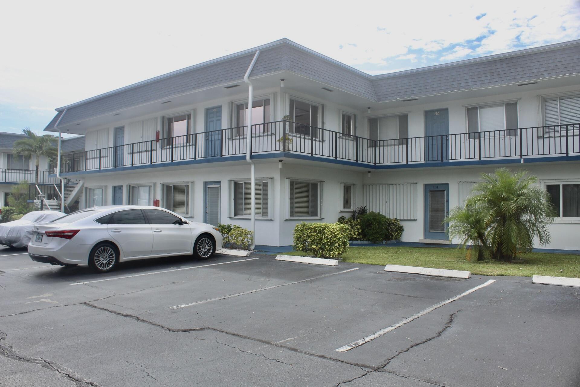 2440 Lake Osborne Drive 105, Lake Worth Beach, FL 33461, Lake Worth Beach - Photo 3