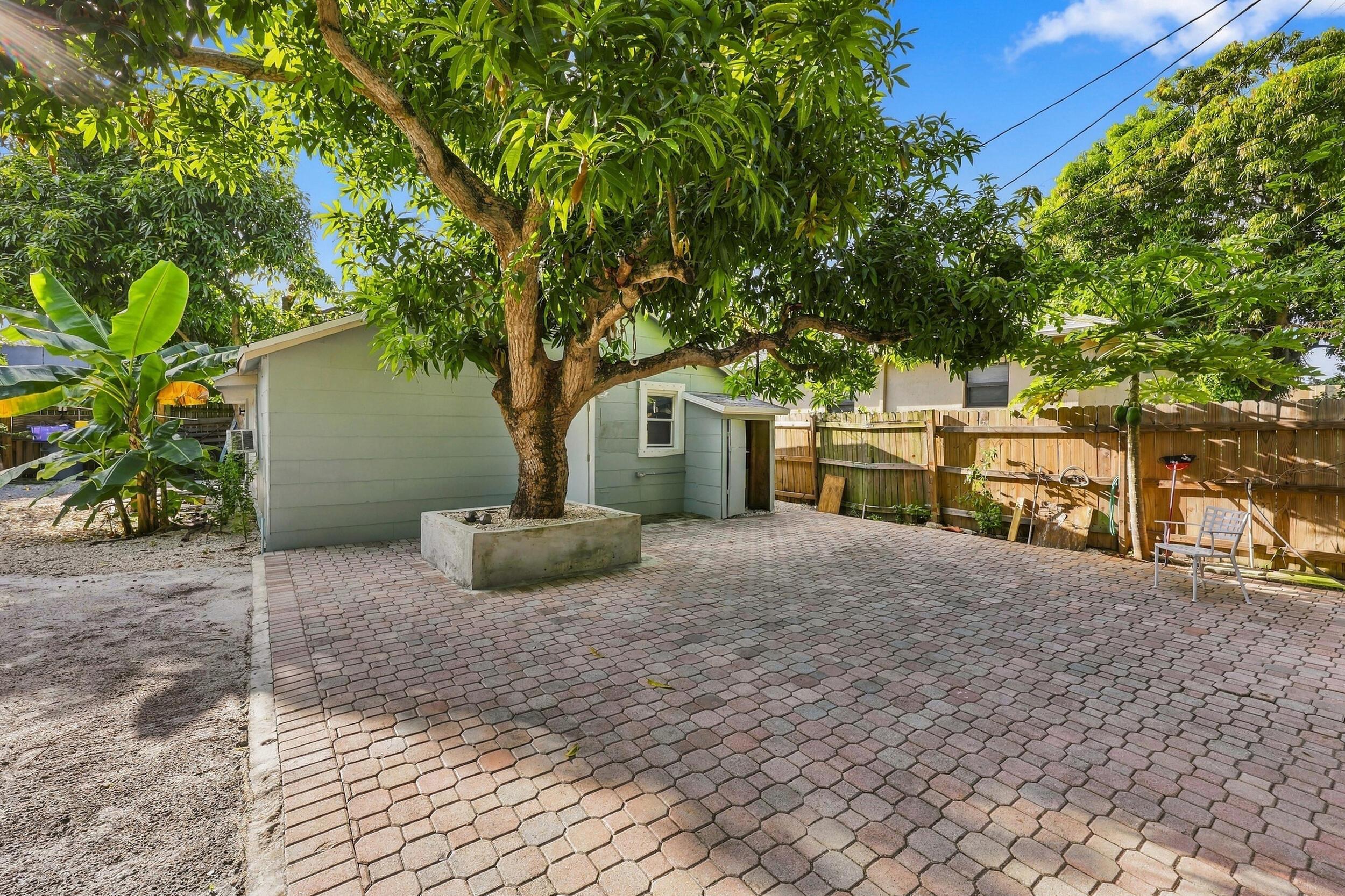 618 S PINE Street B, Lake Worth Beach, FL 33460, Lake Worth Beach - Photo 2