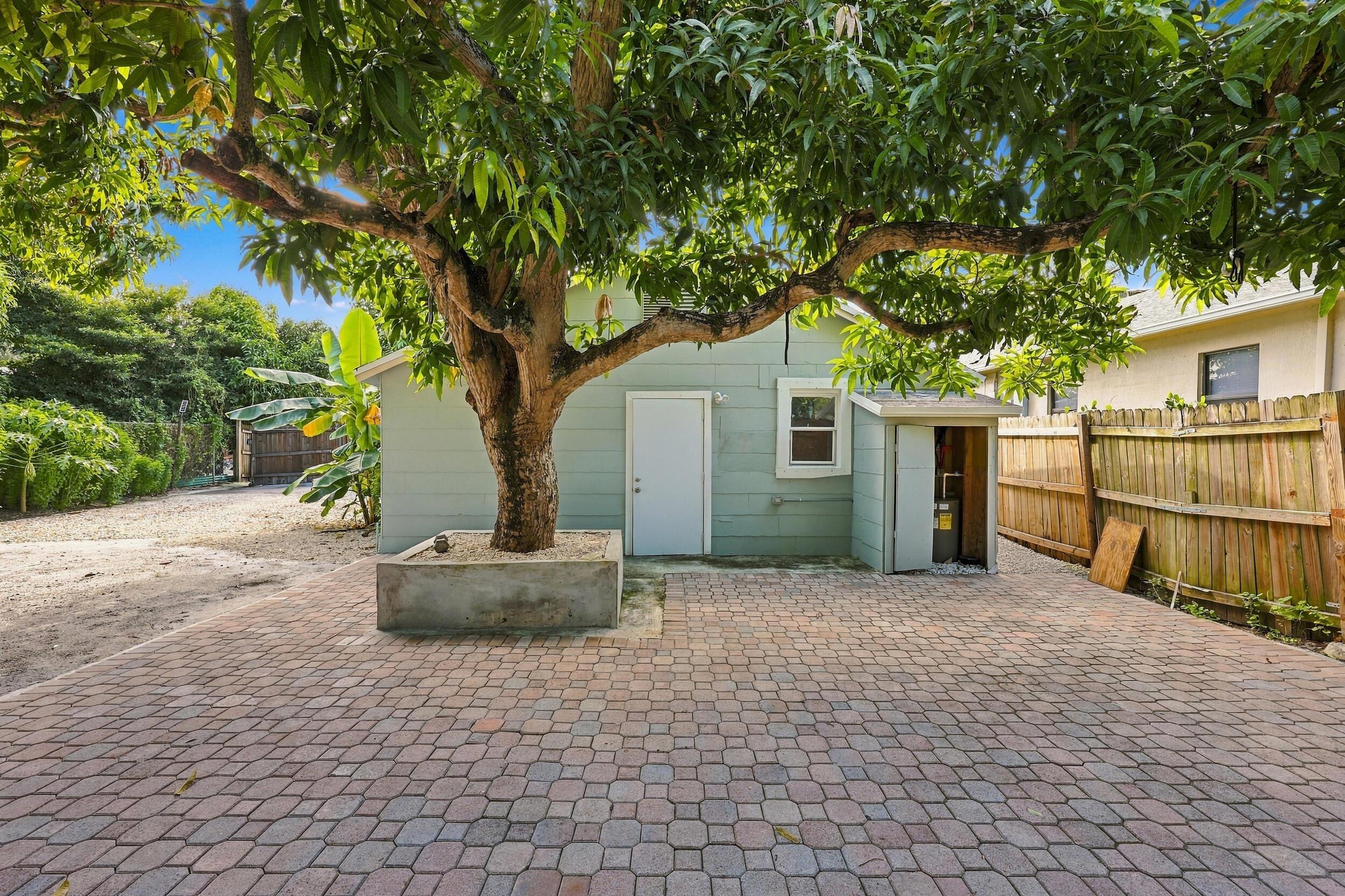 618 S PINE Street B, Lake Worth Beach, FL 33460, Lake Worth Beach - Photo 3