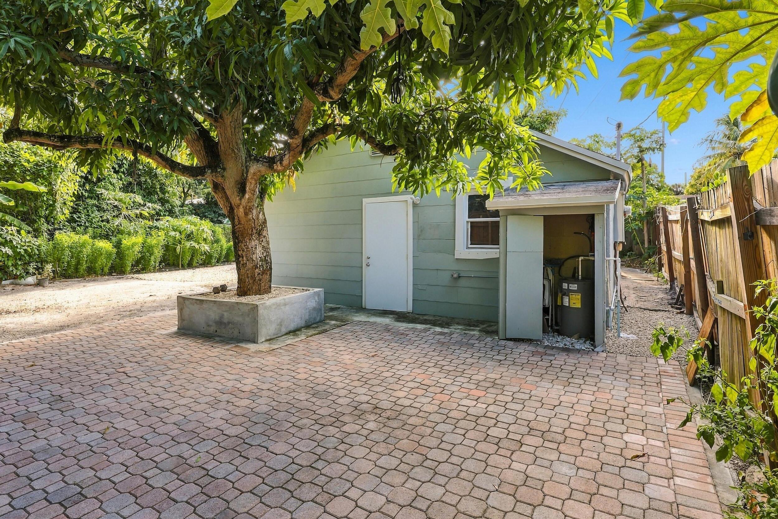 618 S PINE Street B, Lake Worth Beach, FL 33460, Lake Worth Beach - Photo 4