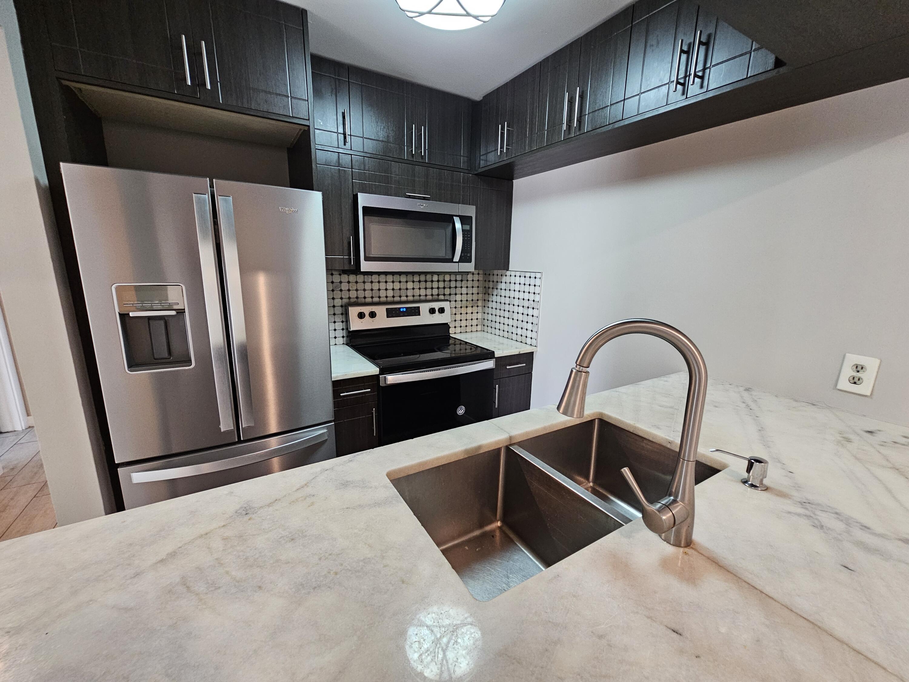1822 ABBEY Road 105, West Palm Beach, FL 33415, West Palm Beach - Photo 3