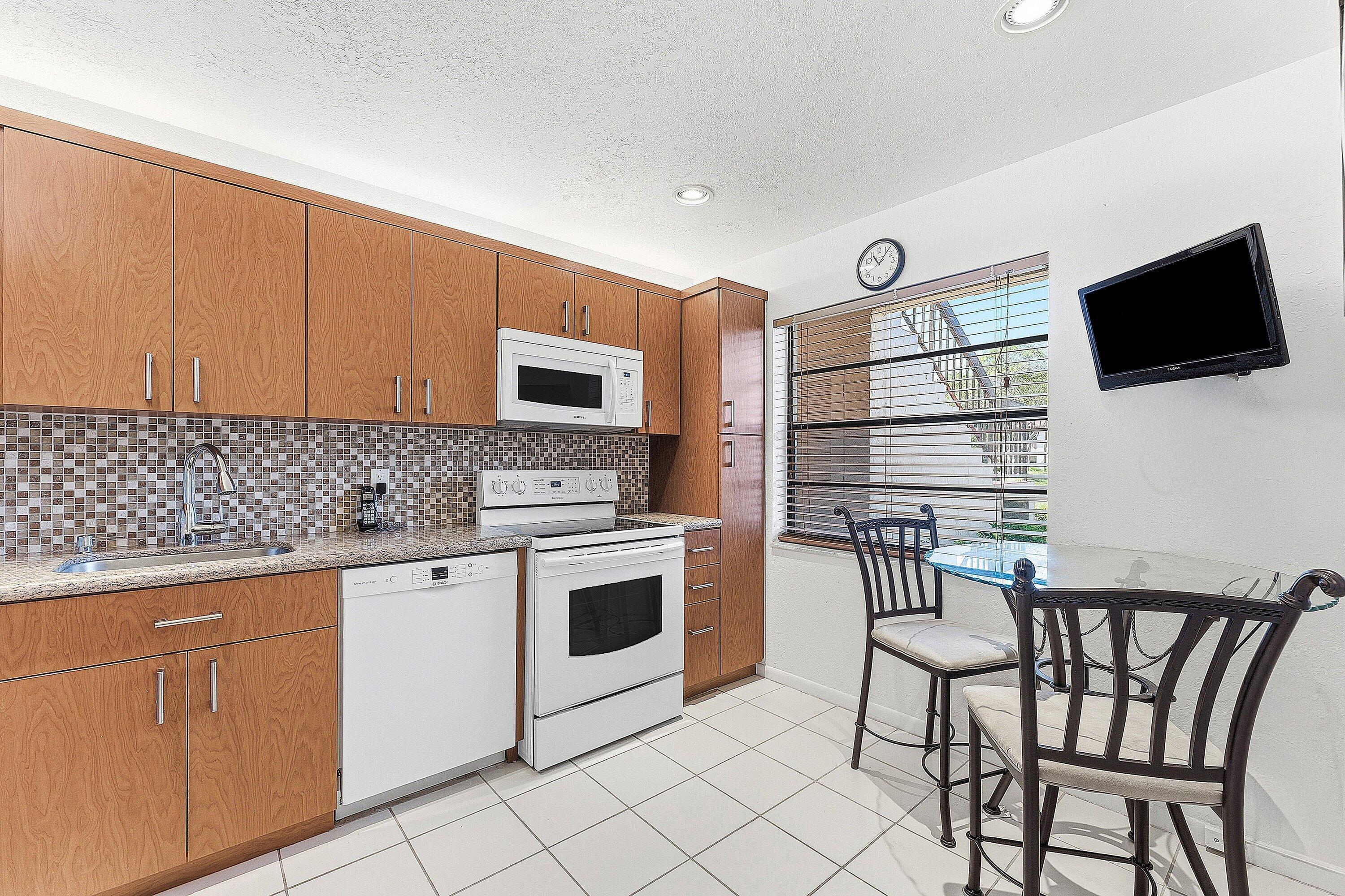 9283 VISTA DEL LAGO G, Boca Raton, FL 33428, Boca Raton - Photo 4